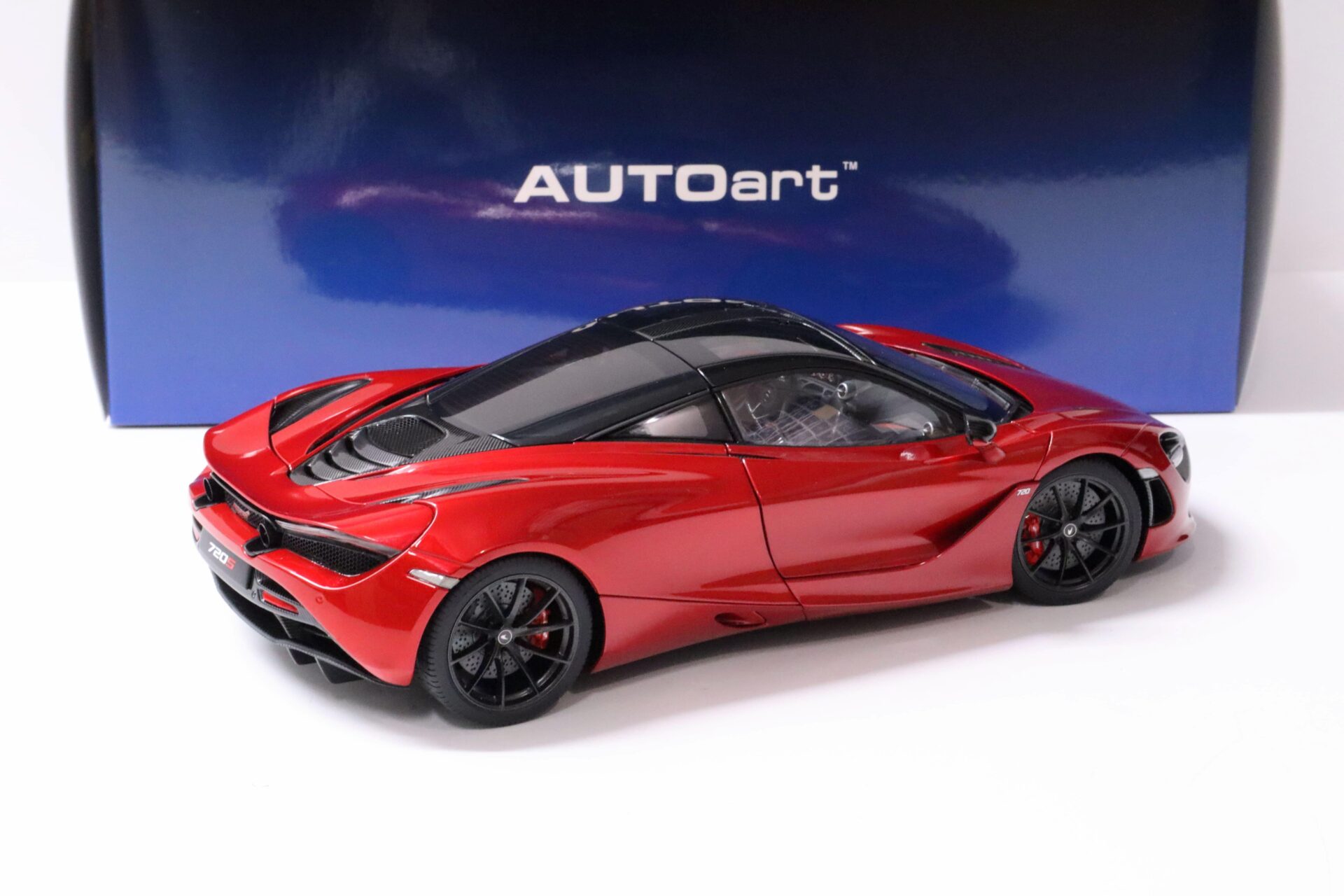 1:18 AUTOart McLAREN 720S Coupe 2017 Memphis red/ metallic red 76072