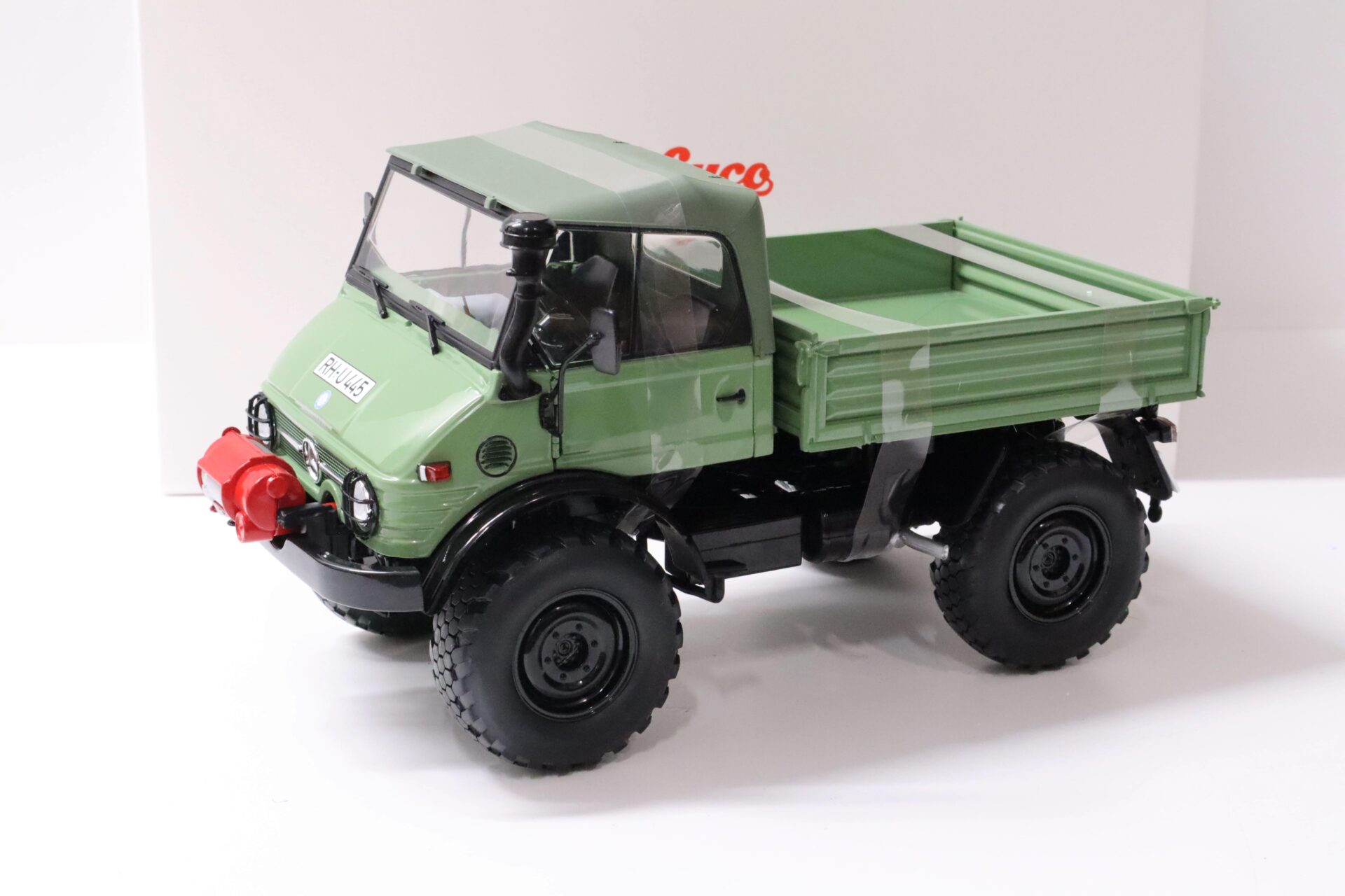 ID 62082 orig 1.jpg 1:18 Schuco Mercedes Unimog 406 Cabriolet with Softtop green