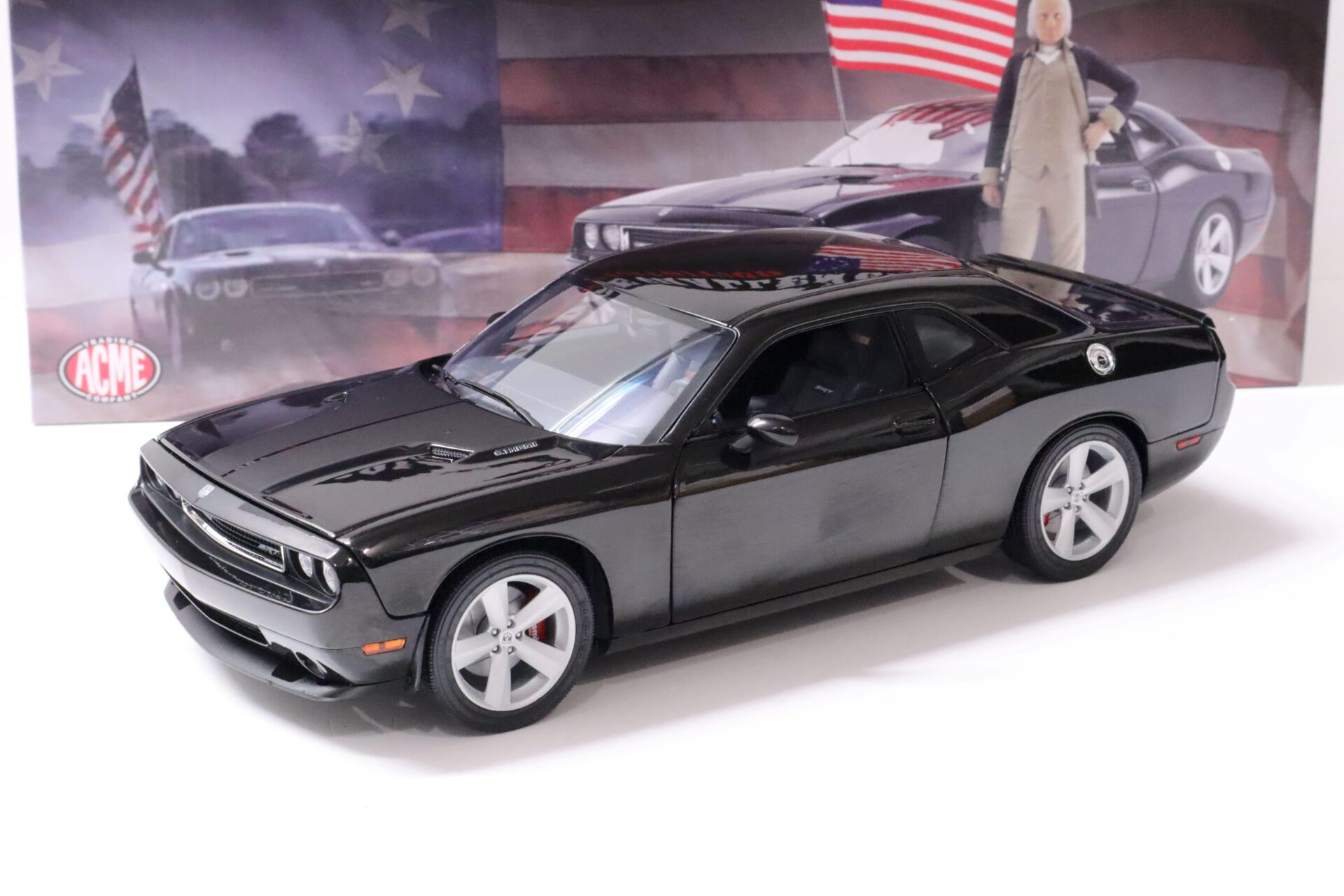 1:18 ACME 2010 Dodge Challenger SRT8 Coupe black + George Washington Figure