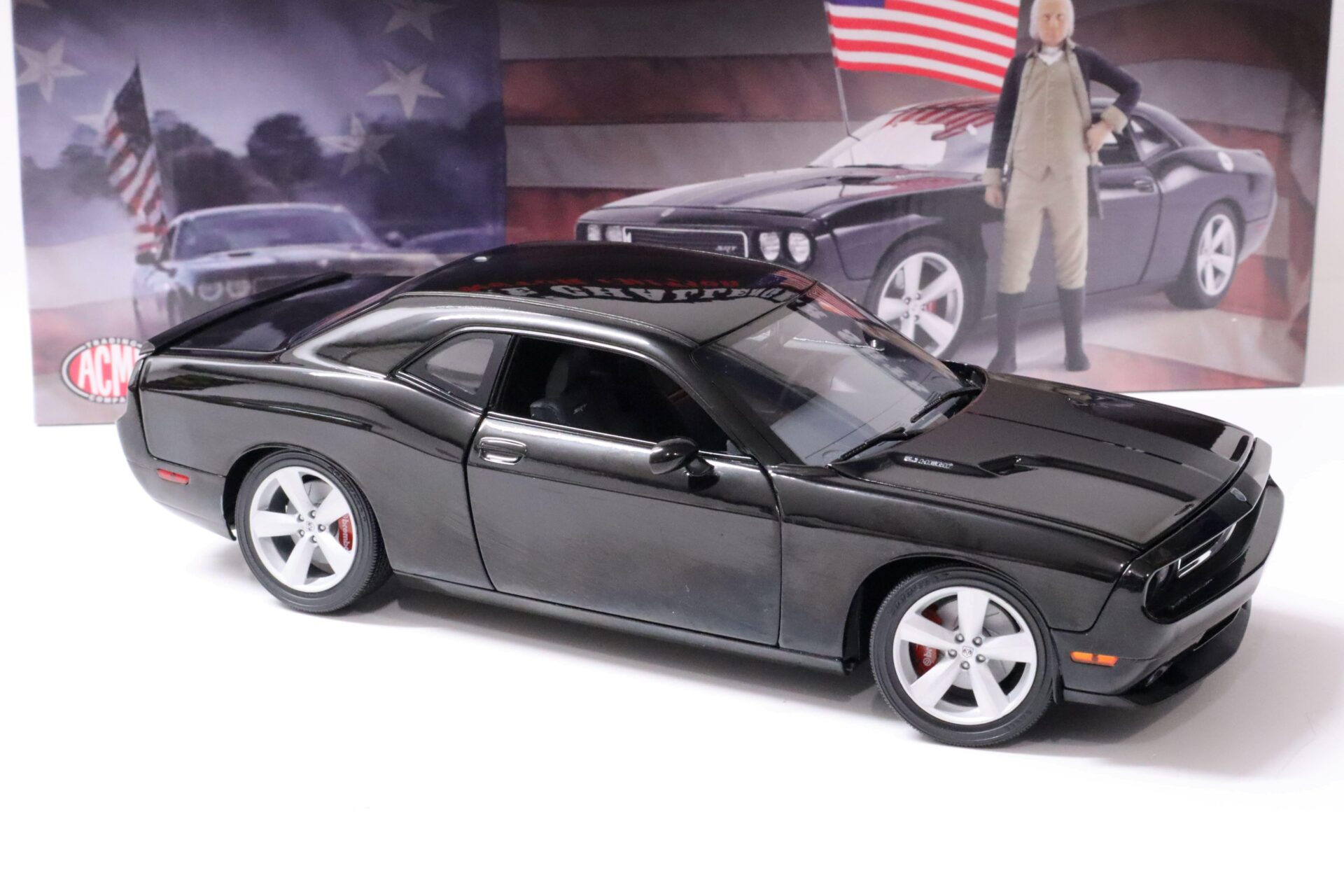 1:18 ACME 2010 Dodge Challenger SRT8 Coupe black + George Washington Figure