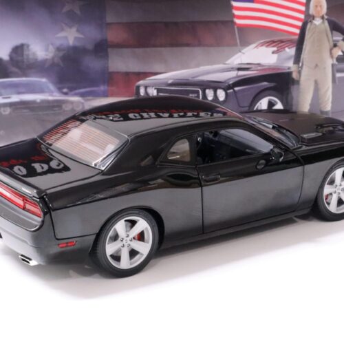 1:18 ACME 2010 Dodge Challenger SRT8 Coupe black + George Washington Figure