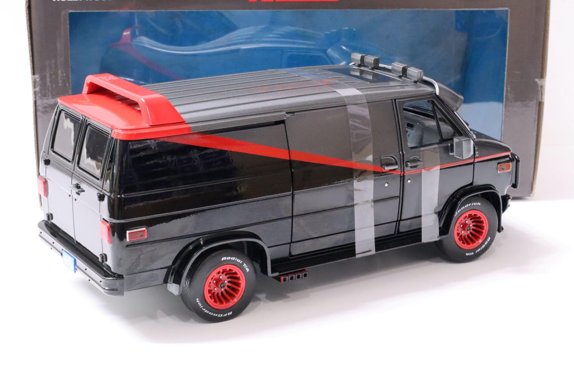 1:18 Greenlight 1983 GMC Vandura *THE A-TEAM* Van Bus black/ grey/ red