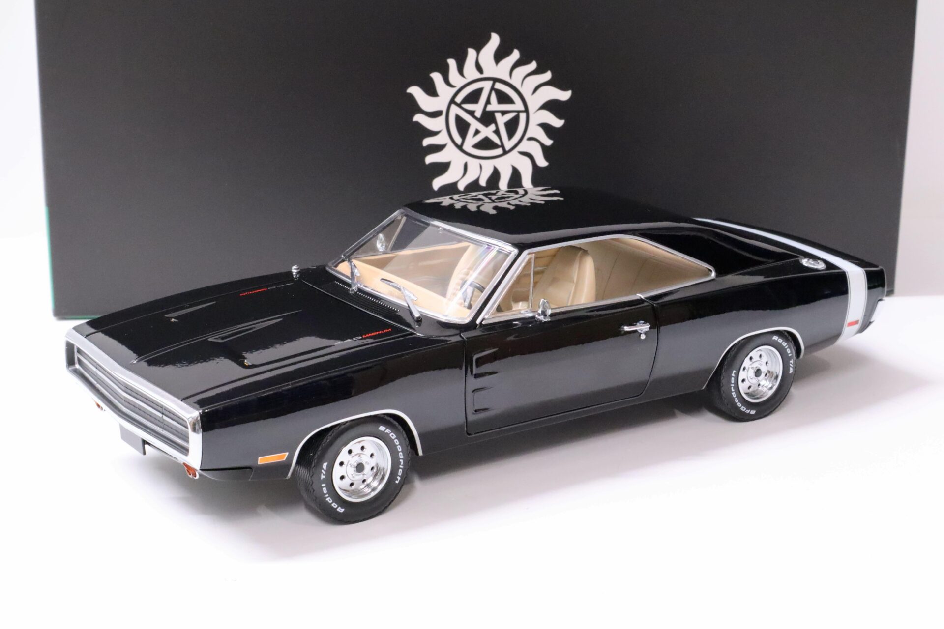ID 62413 orig 1.jpg 1:18 Greenlight 1970 Dodge Charger Coupe SUPERNATURAL black