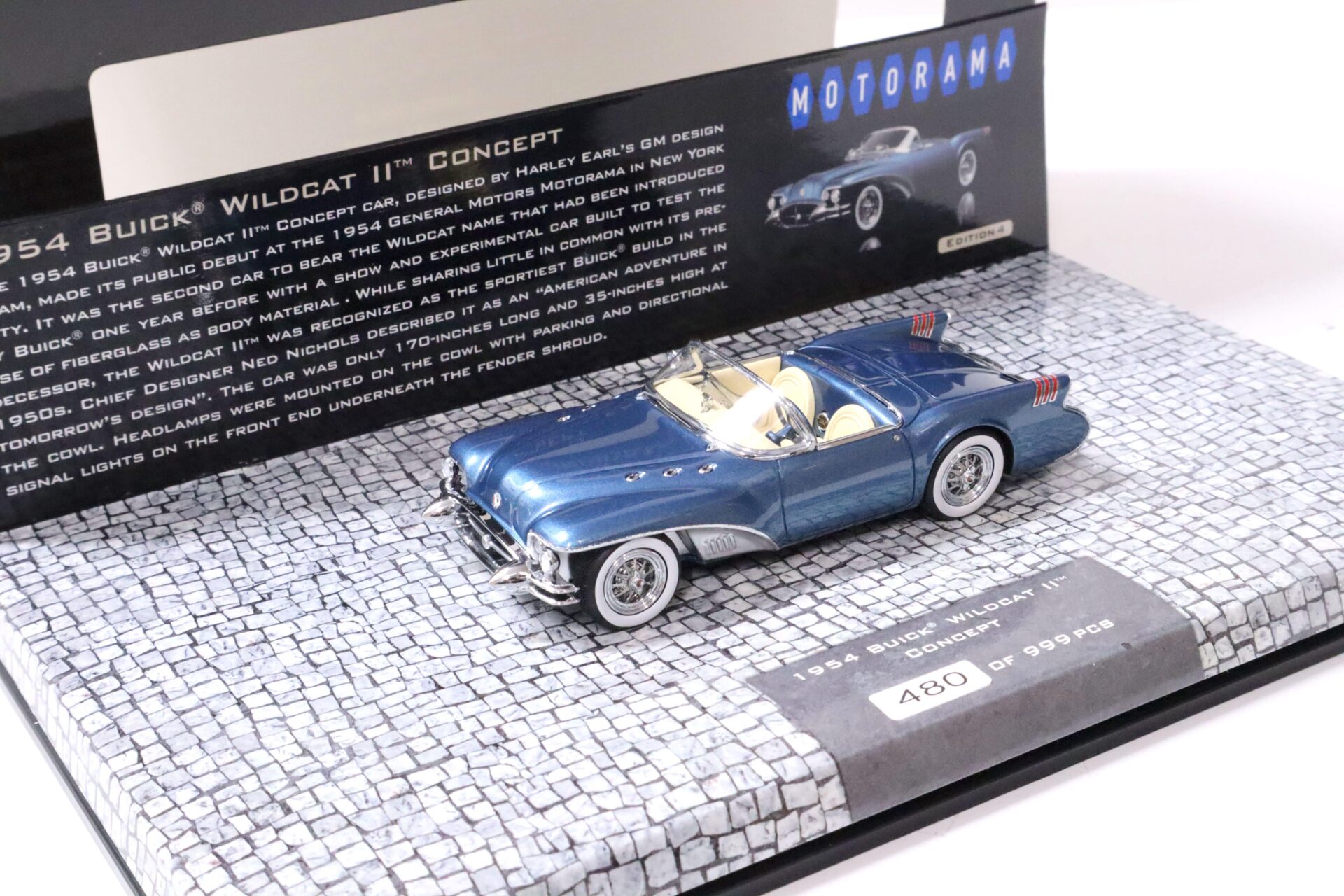 ID 62523 orig 1.jpg 1:43 Minichamps 1954 Buick Wildcat II Concept Car blue metallic