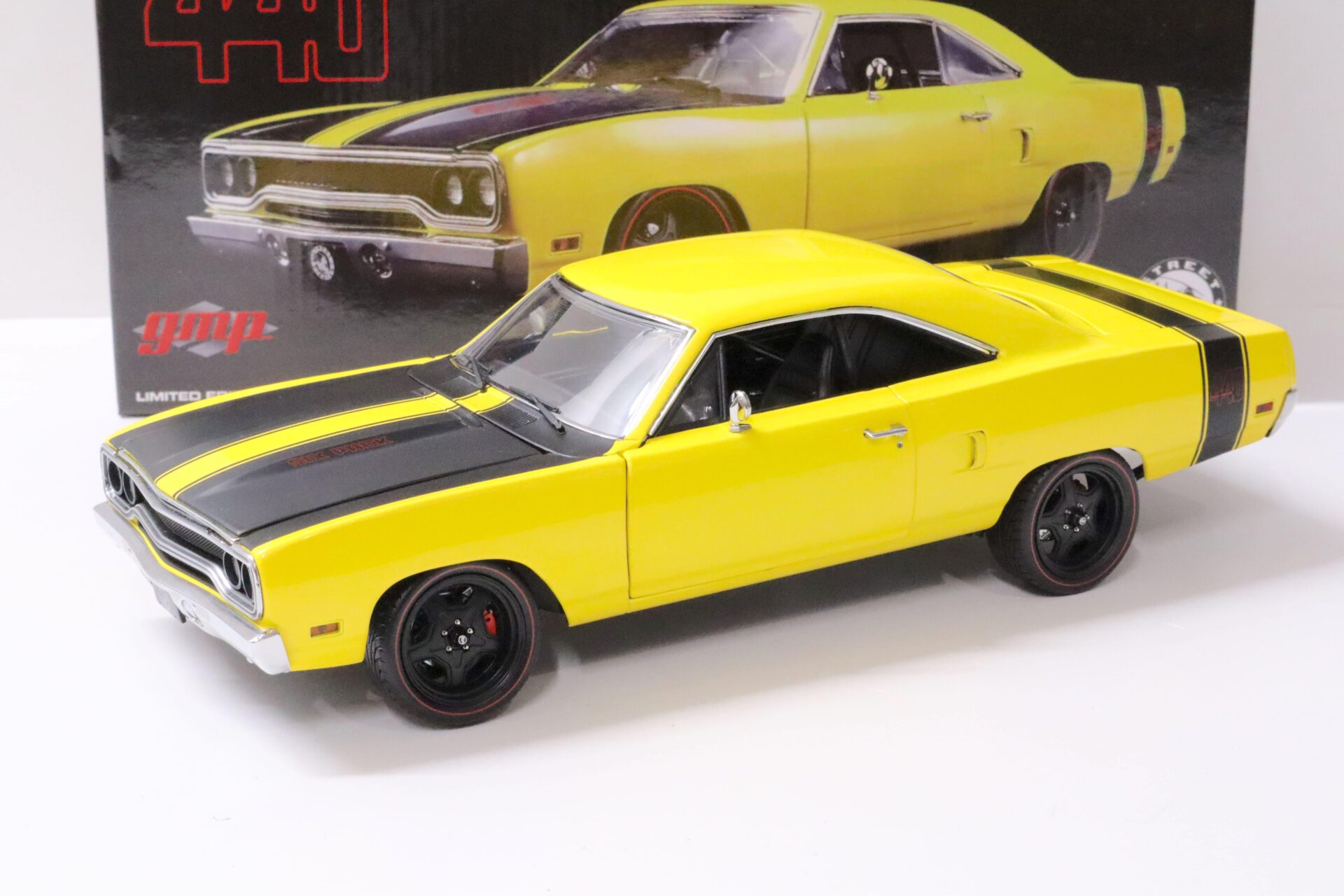 ID 62699 orig 1.jpg 1:18 GMP 1970 Plymouth Road Runner 440 Six Pack Street Fighter yellow/ black