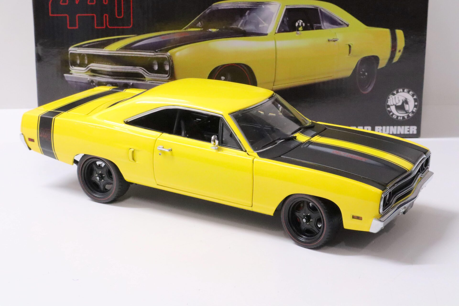 1:18 GMP 1970 Plymouth Road Runner 440 Six Pack Street Fighter yellow/ black