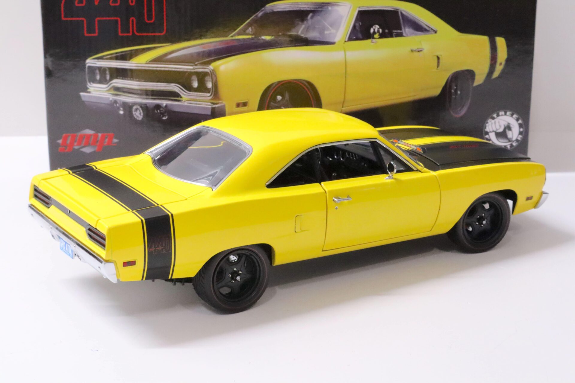 1:18 GMP 1970 Plymouth Road Runner 440 Six Pack Street Fighter yellow/ black