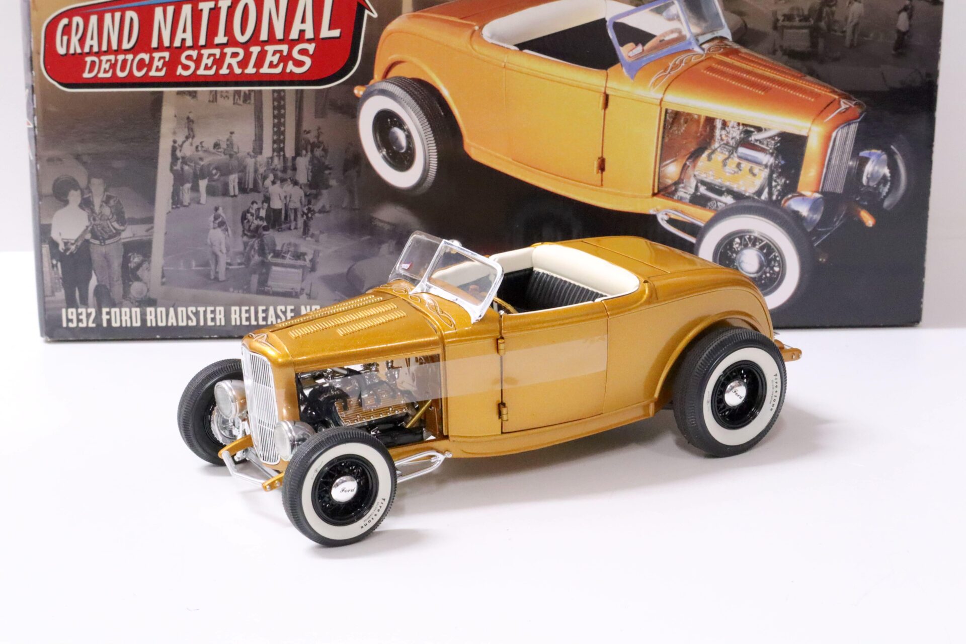 ID 62714 orig.jpg 1:18 ACME 1932 Ford Roadster Release No.2 Hot Rod Grand National orange metallic