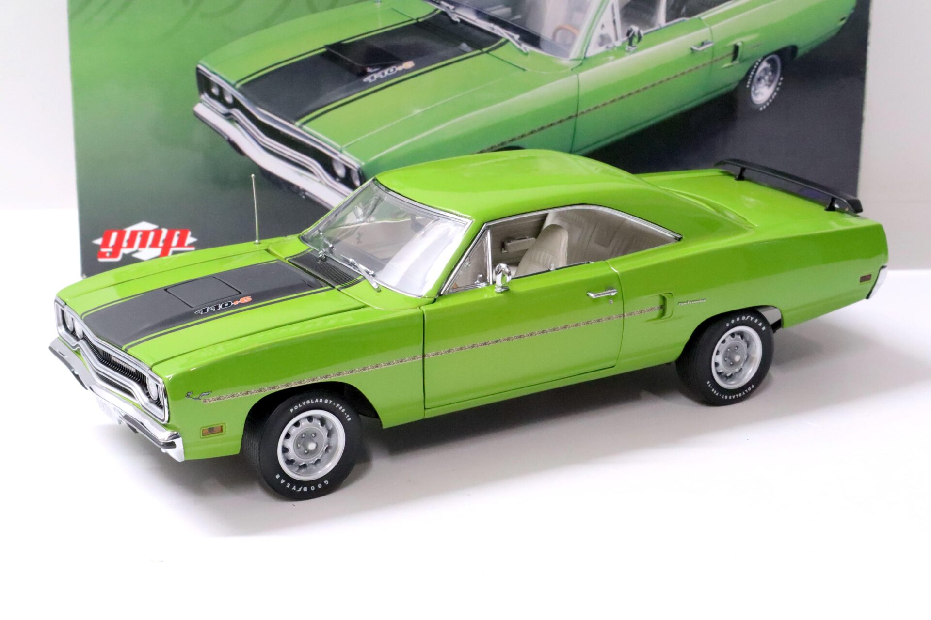 ID 62810 orig.jpg 1:18 GMP 1970 Plymouth Road Runner 440.6 Lime green/ black G1803123
