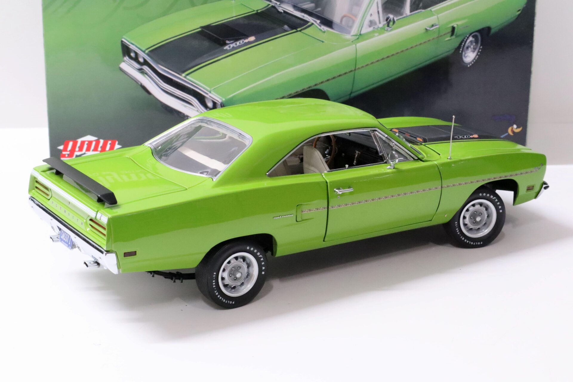 1:18 GMP 1970 Plymouth Road Runner 440.6 Lime green/ black G1803123