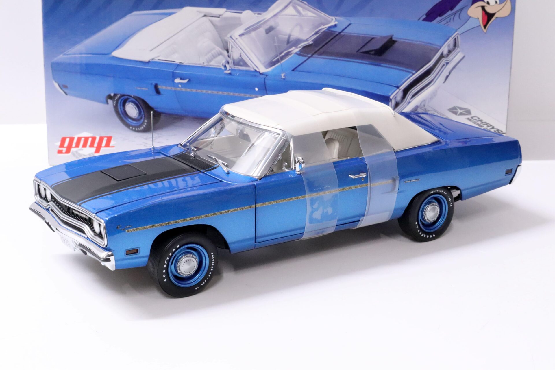 ID 62818 orig.jpg 1:18 GMP 1970 Plymouth Road Runner Convertible 1 of1 Factory Produced blue