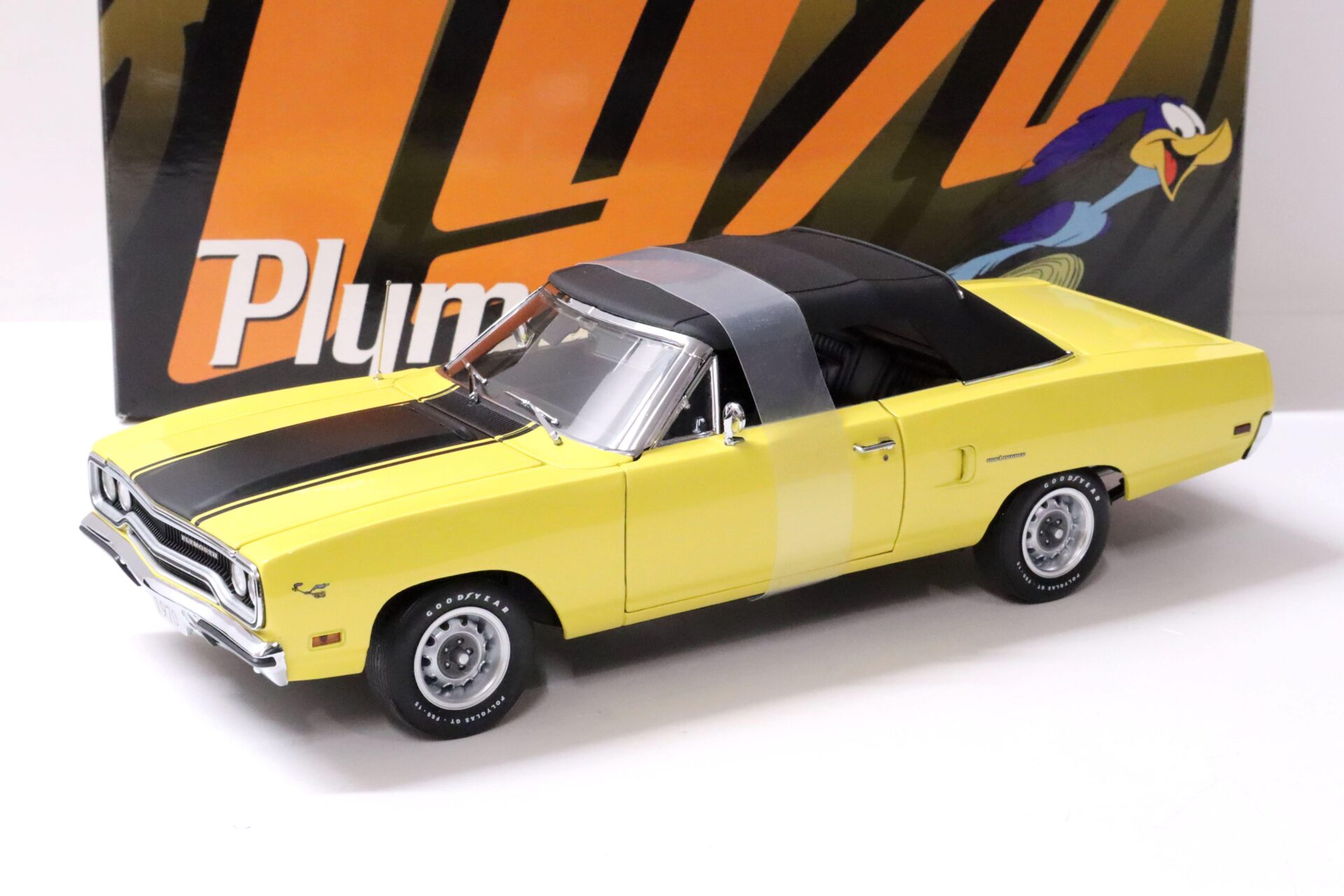 ID 62822 orig 1.jpg 1:18 GMP 1970 Plymouth Road Runner Convertible yellow/ black