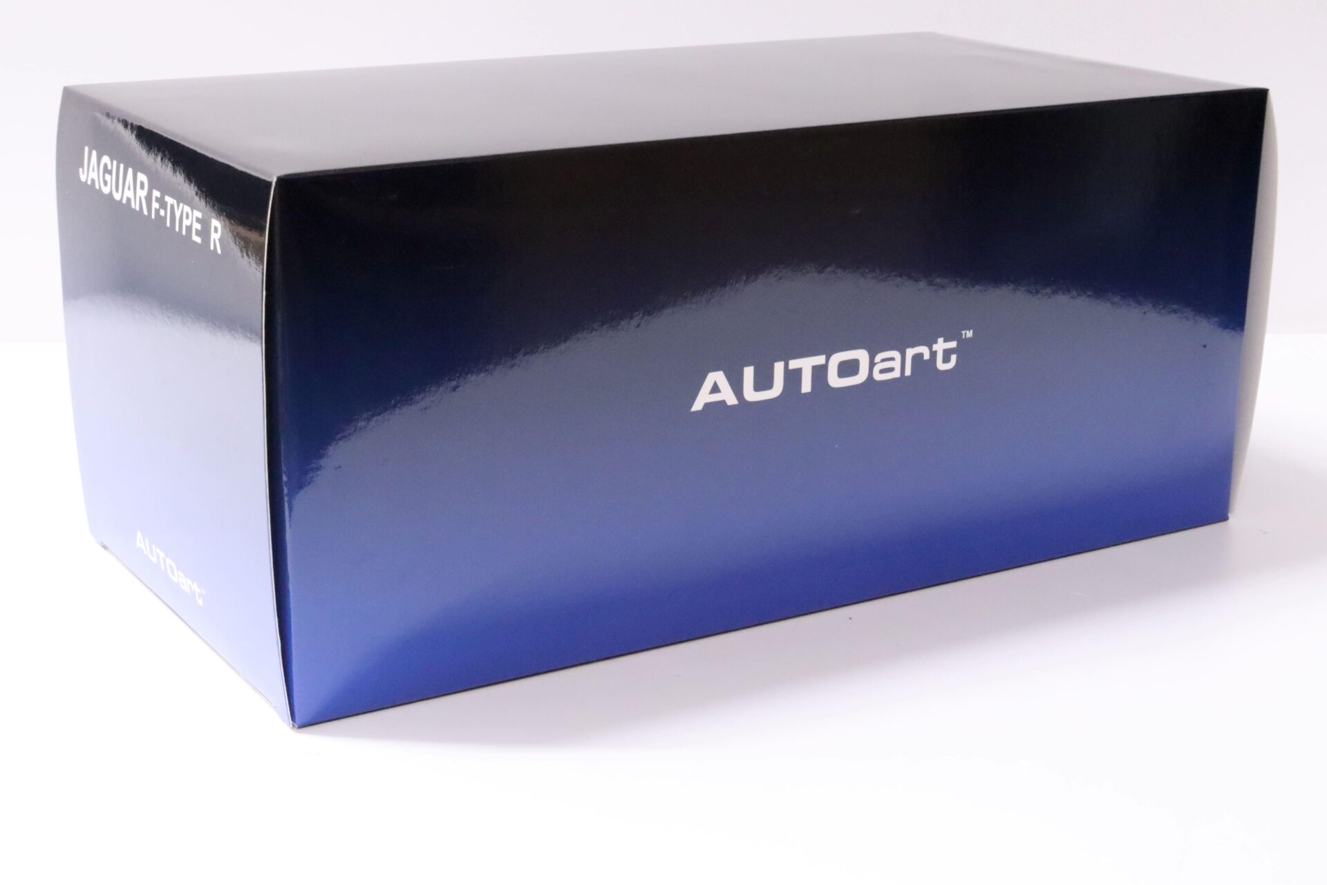 1:18 AUTOart Jaguar F-Type R Coupe matt grey/ red 73654