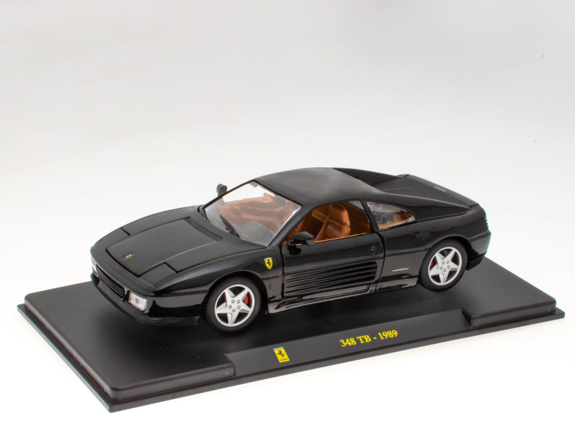 ID 63202 orig.jpg 1:24 Hachette Bburago Ferrari Collection Ferrari 348 TB black 1989 with display
