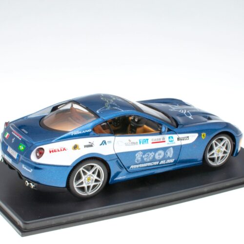 1:24 Hachette Bburago Ferrari Collection Ferrari 599 GTB Panamericana blue 2006 with display