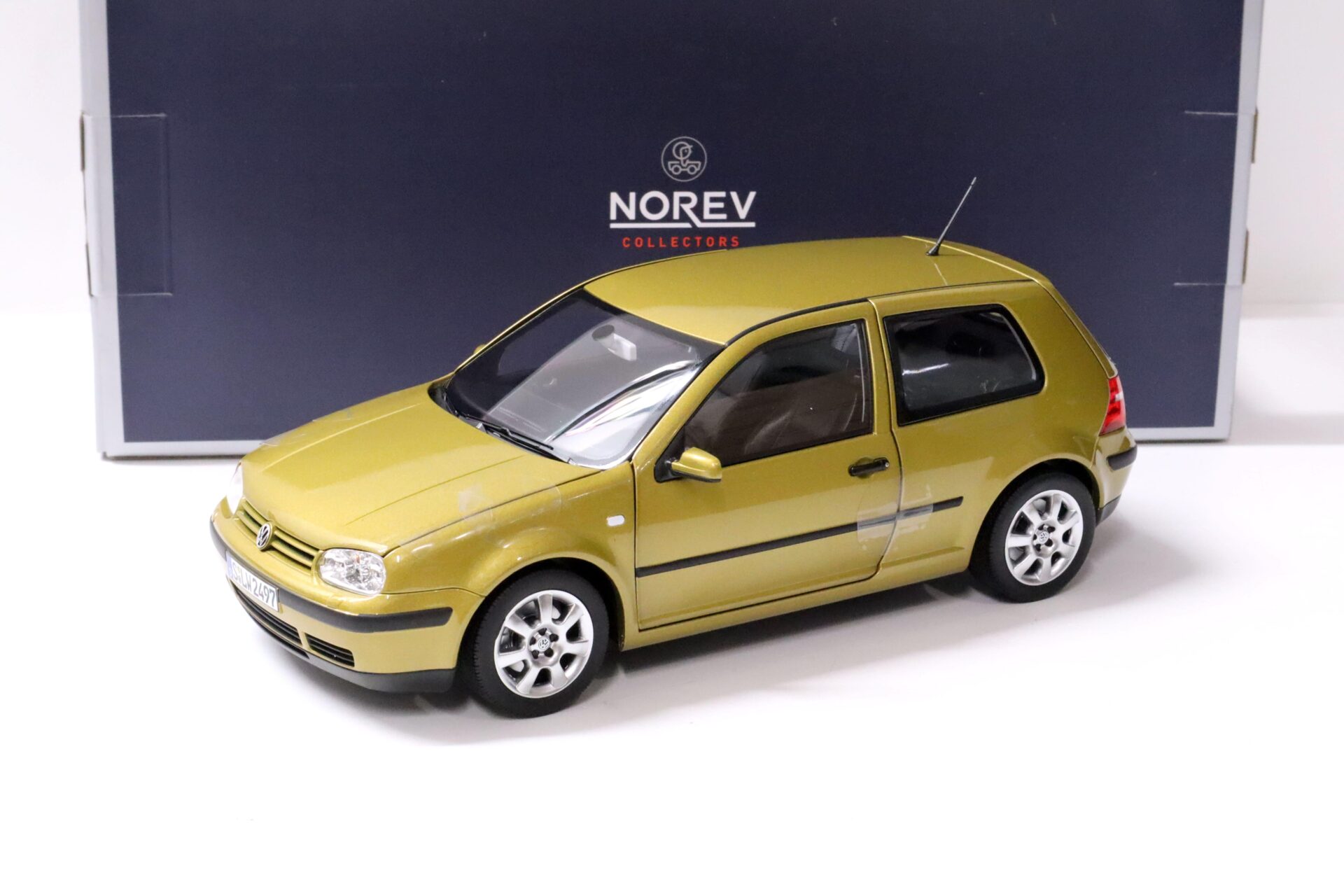 ID 63365 orig 1.jpg 1:18 Norev VW Golf IV 4 yellow metallic 1998