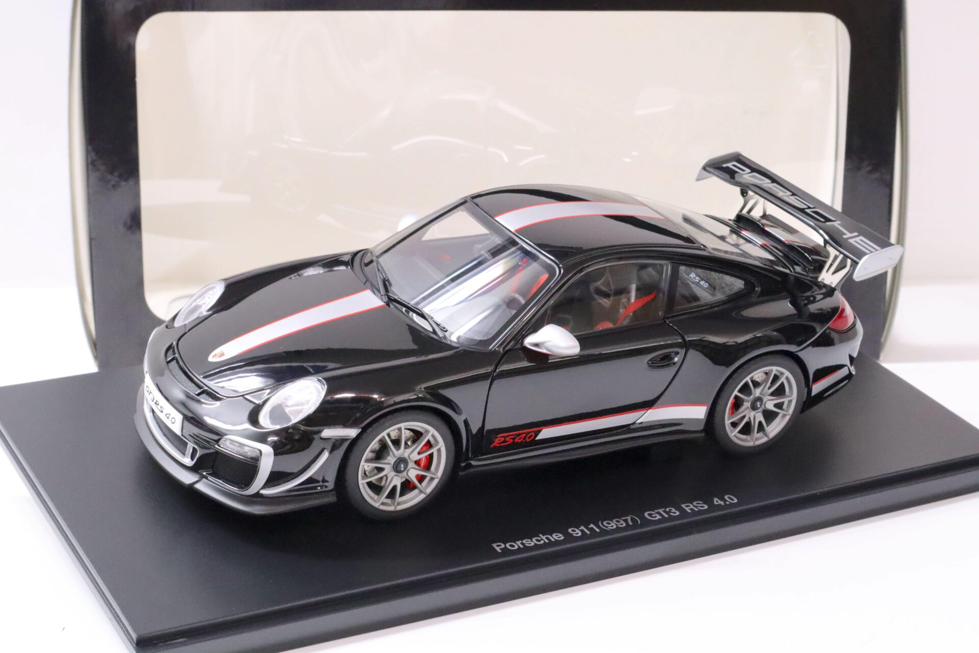 ID 63758 orig 1.jpg 1:18 AUTOart Porsche 911 (997) GT3 RS 4.0 Gloss black/ silver stripe 78146