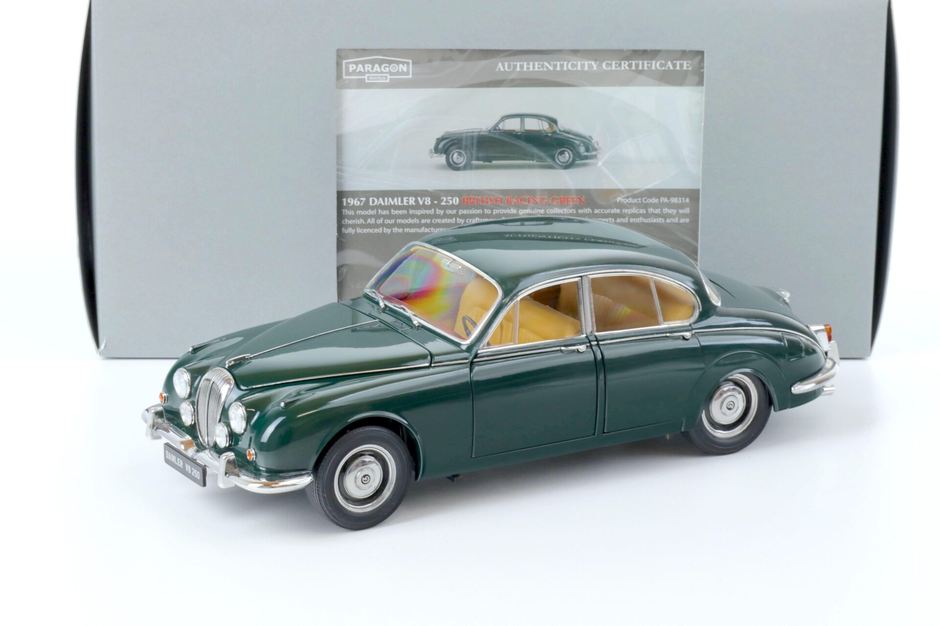 ID 63858 orig 1.jpg 1:18 Paragon Daimler 250 V8 LHD British Racing green 1967