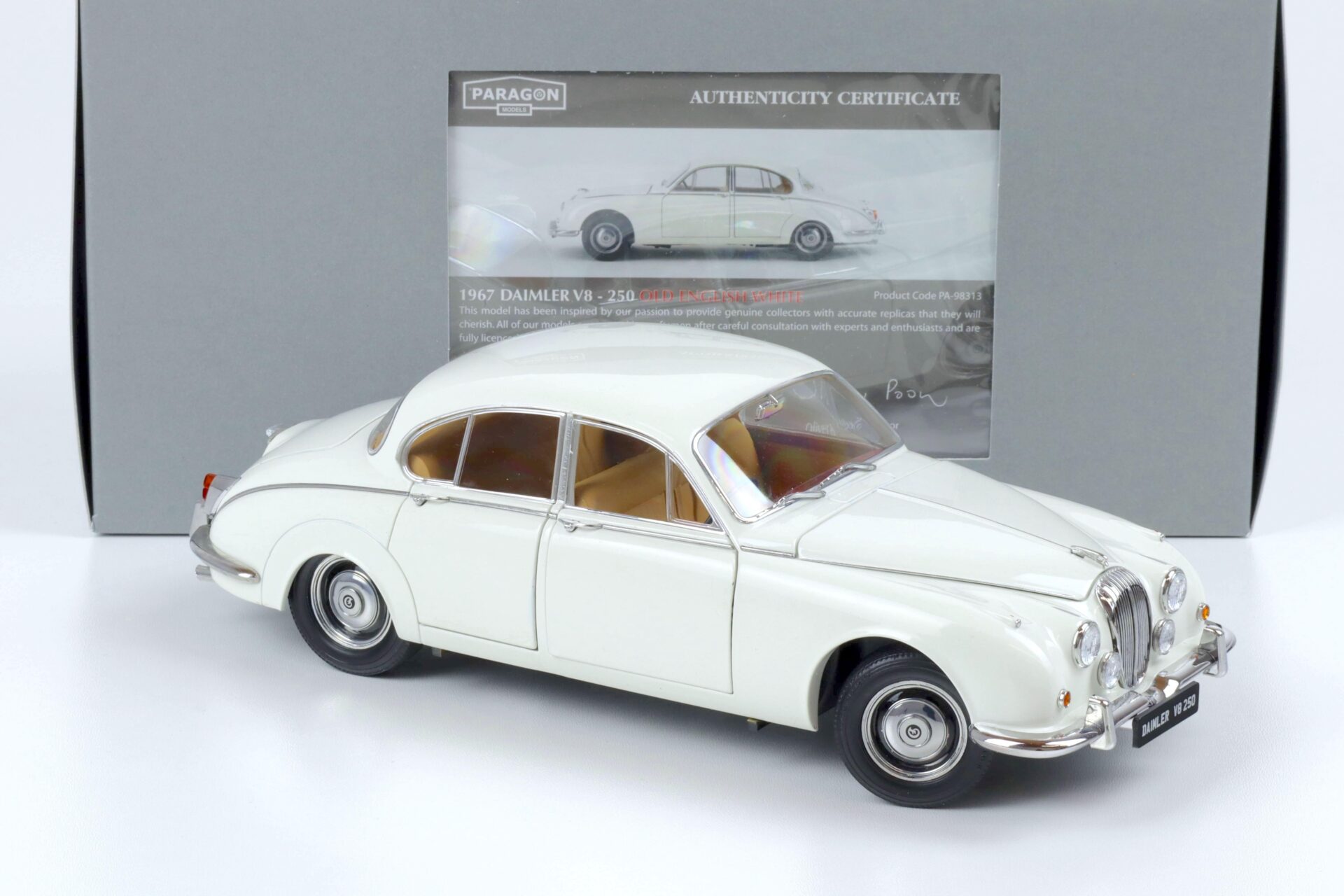 1:18 Paragon Daimler 250 V8 RHD English white 1967