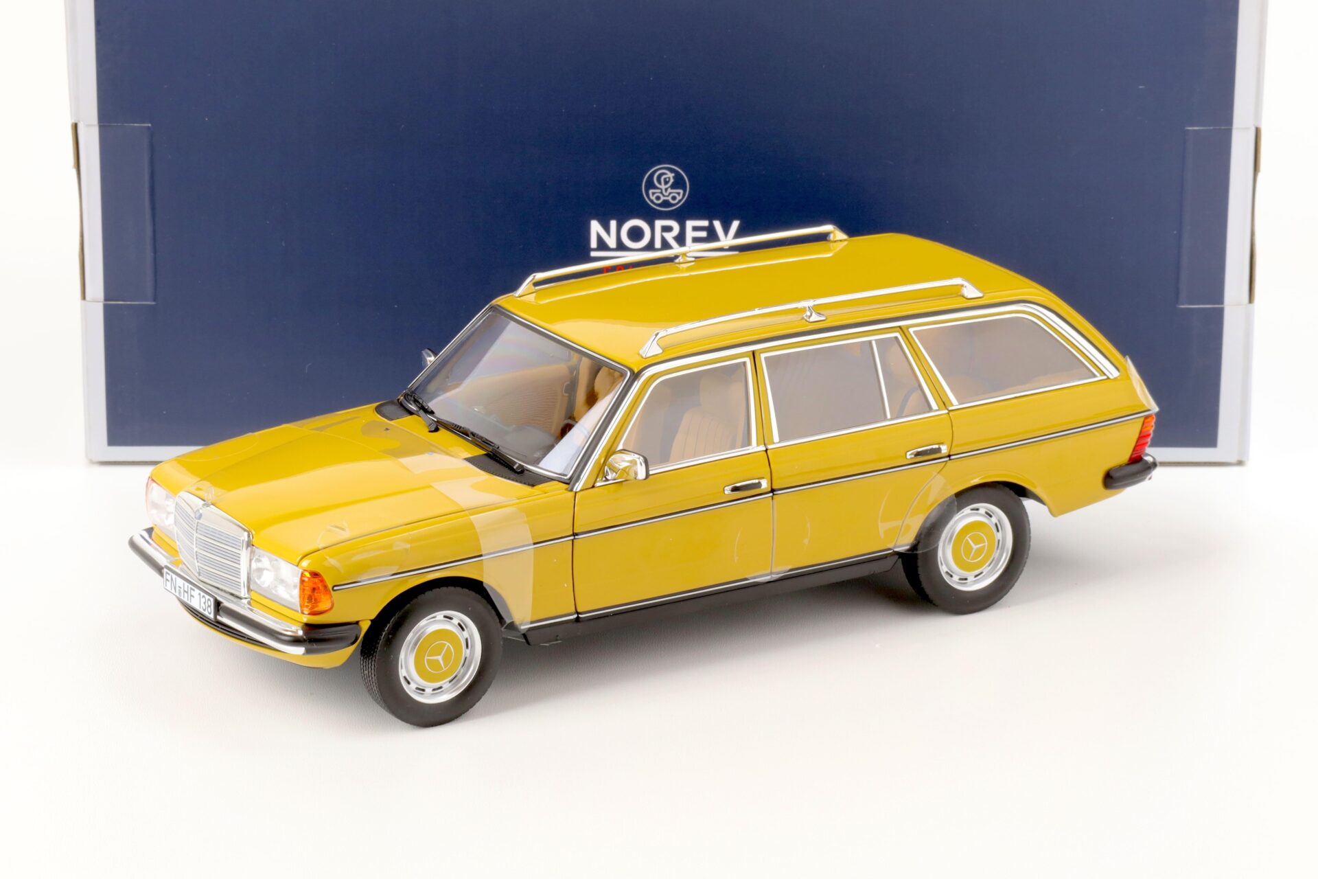 ID 63945 orig.jpg 1:18 Norev Mercedes 200T W123 T-Modell Kombi yellow 1982