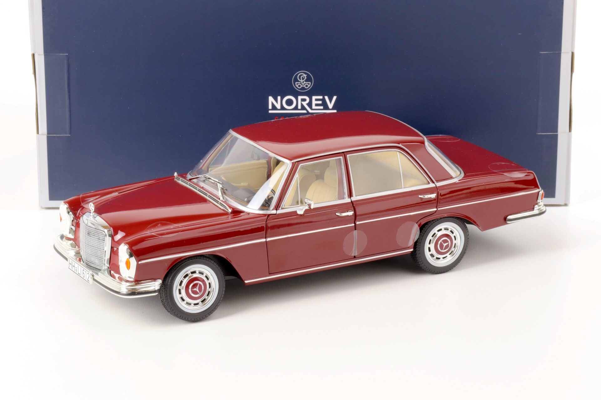 ID 63961 orig 1.jpg 1:18 Norev Mercedes 280 SE Limousine 1968 dark red