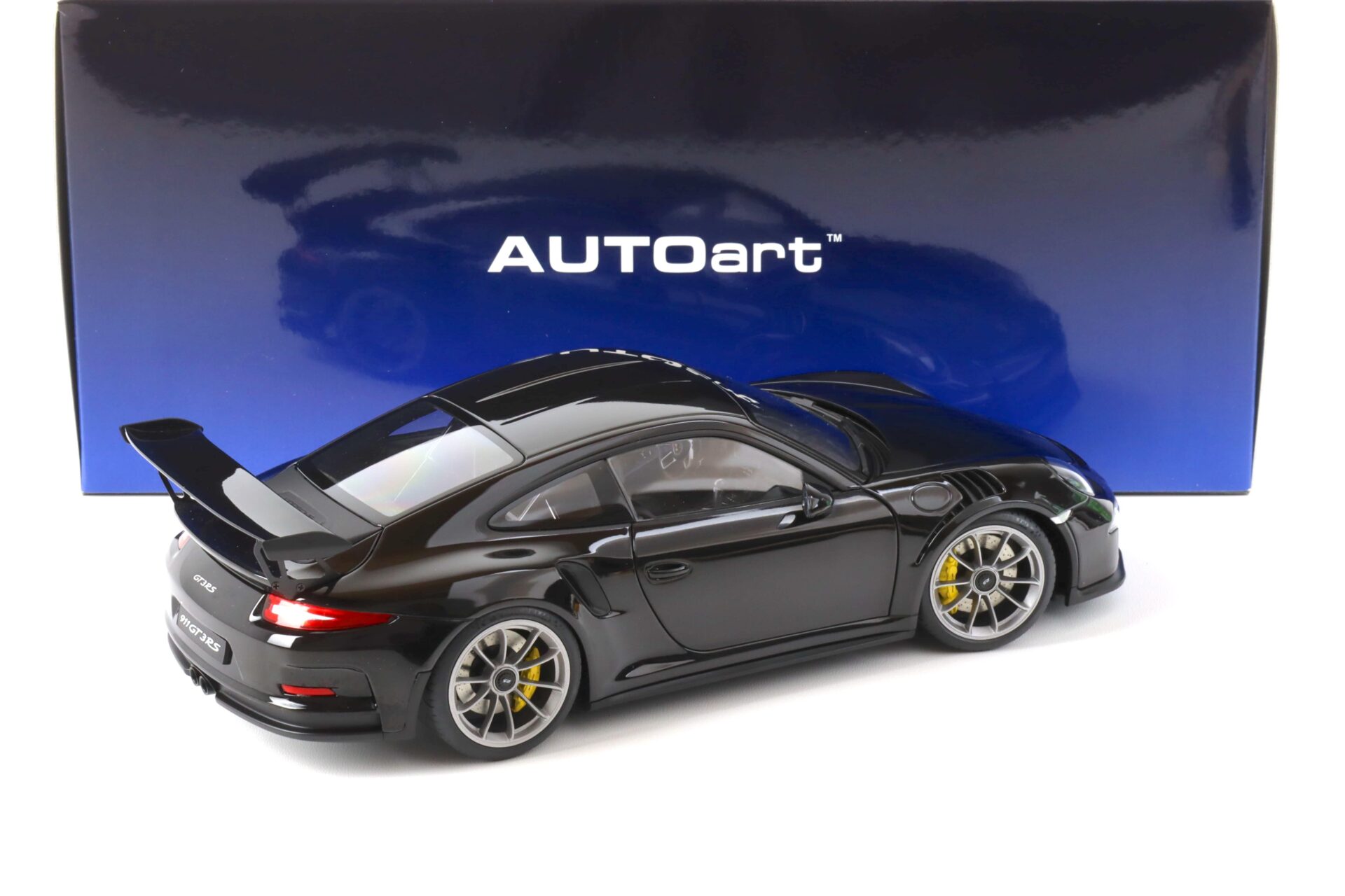 1:18 AUTOart Porsche 911 (991) GT3 RS Gloss black/ grey wheel 2016