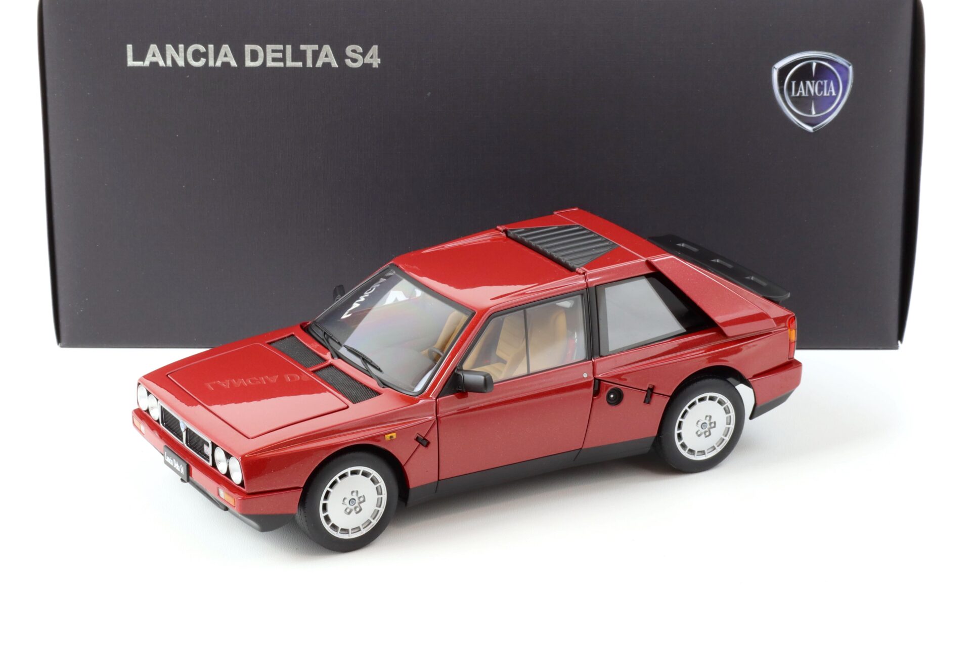ID 64326 orig 1.jpg 1:18 AUTOart Lancia Delta S4 red 1985