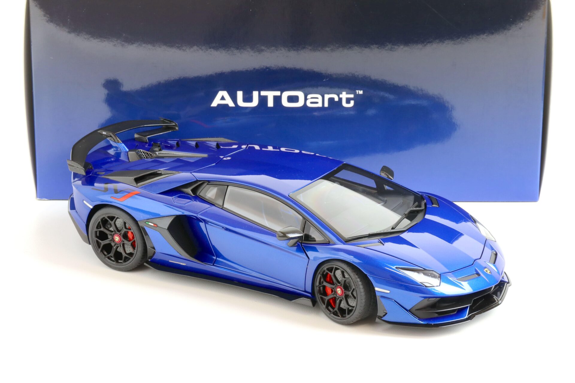 1:18 AUTOart Lamborghini Aventador SVJ 2019 blu Nethuns/ metallic blue