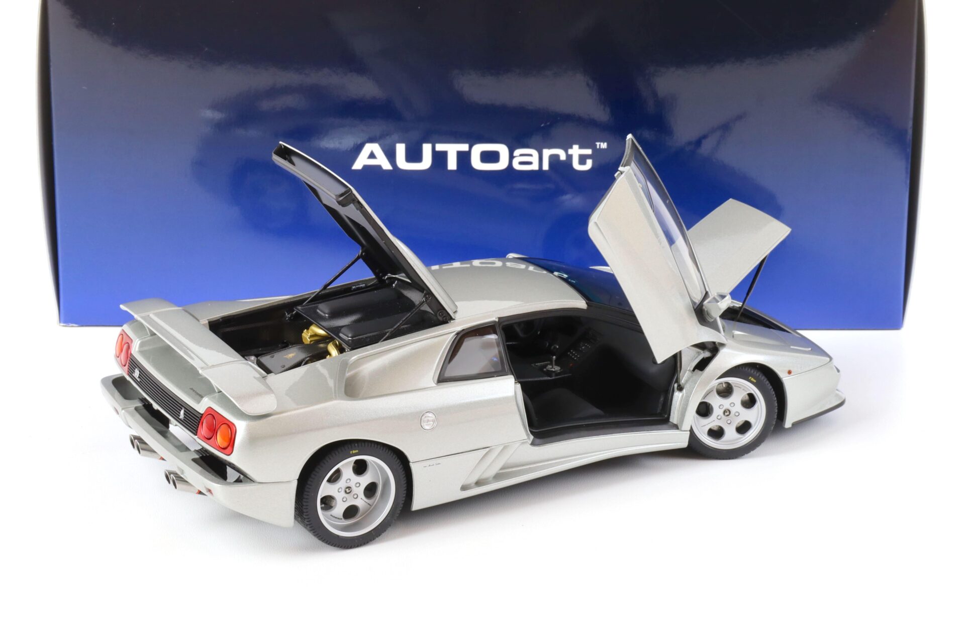 1:18 AUTOart Lamborghini Diablo SE30 JOTA 1995 titanio/ silver metallic