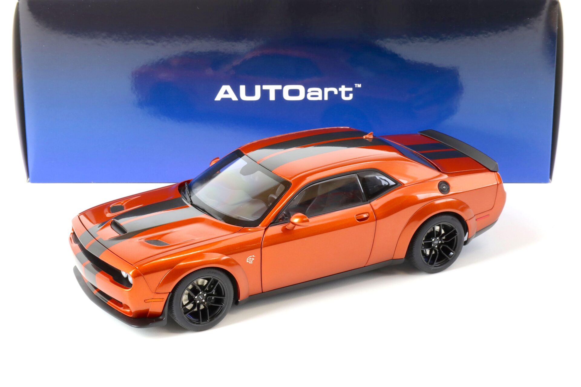 ID 64756 orig 1.jpg 1:18 AUTOart Dodge Challenger SRT HELLCAT Widebody Sinamon Stick/ Dual Gunmetal