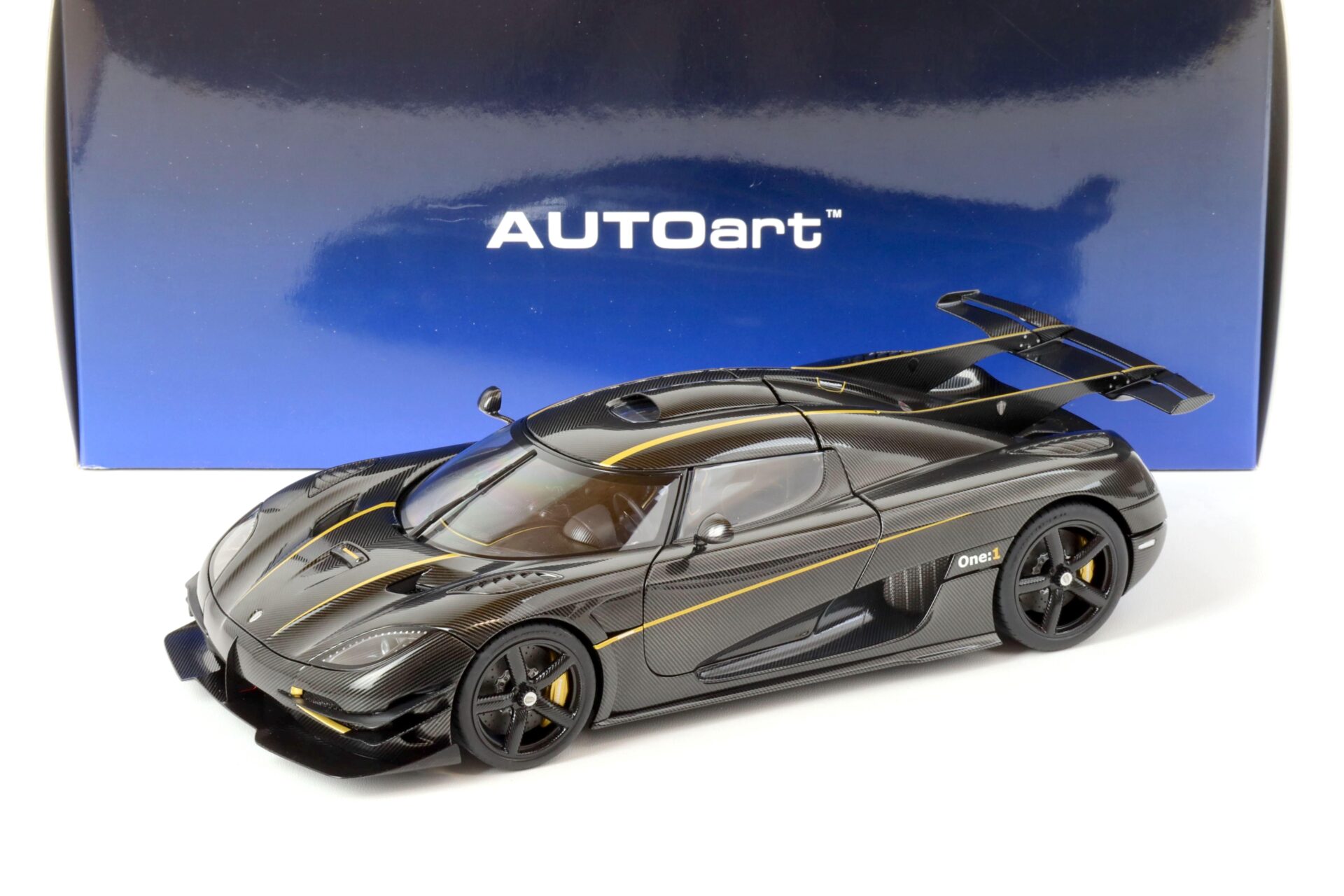 1:18 AUTOart Koenigsegg ONE:1 Clear Carbon Fiber/ gold stripes 2014