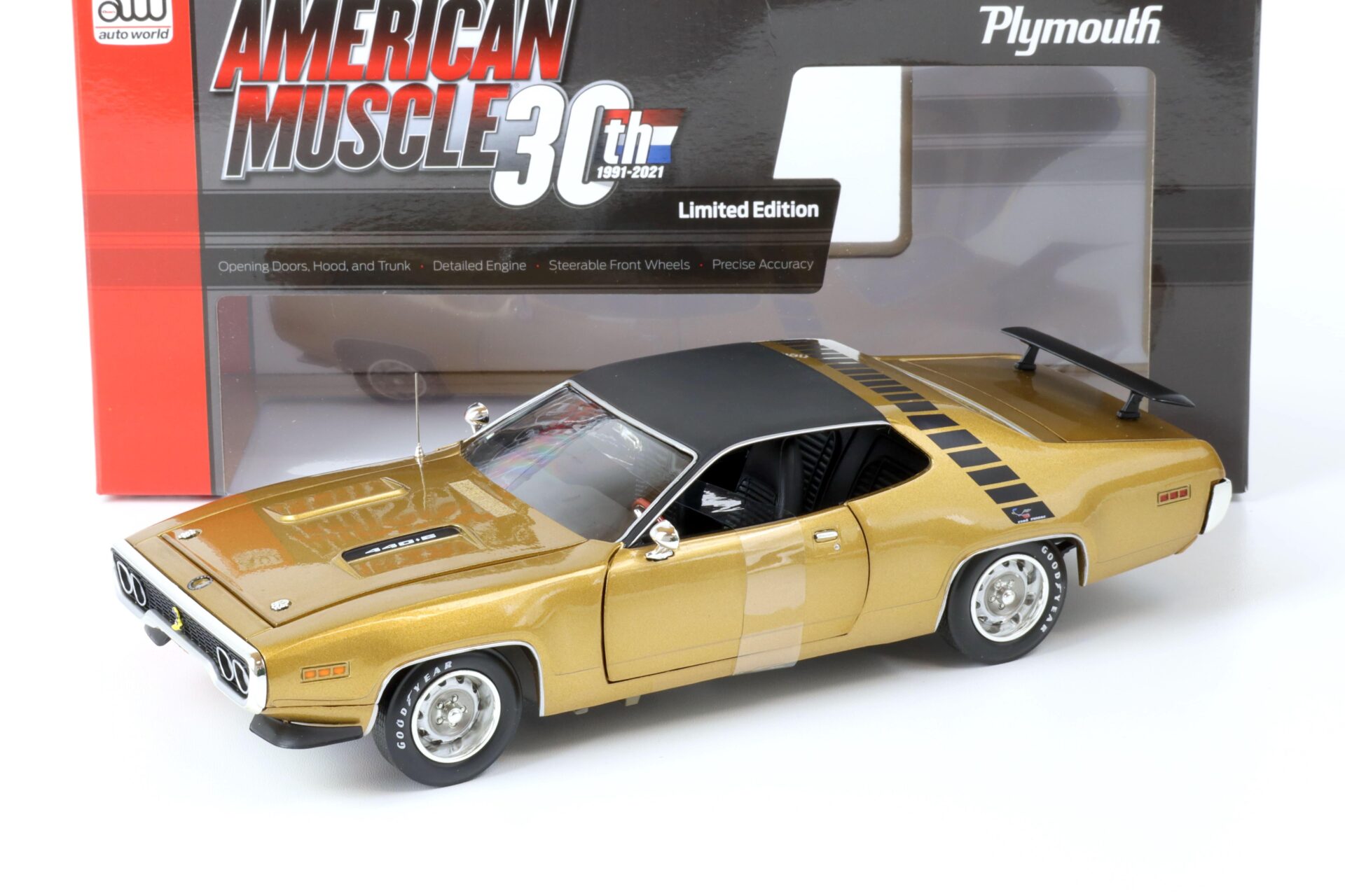 1:18 Auto World 1971 Plymouth Road Runner Hardtop Class of 1971 gold leaf metallic