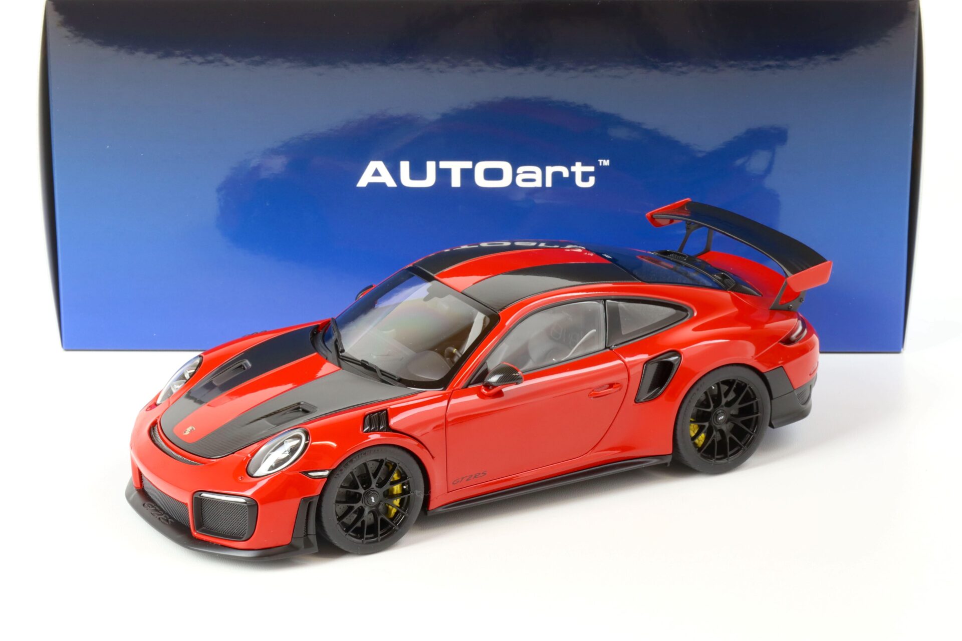 ID 66393 orig 1.jpg 1:18 AUTOart Porsche 911 (991.2) GT2 RS 2017 Weissach Package Guards red 78173