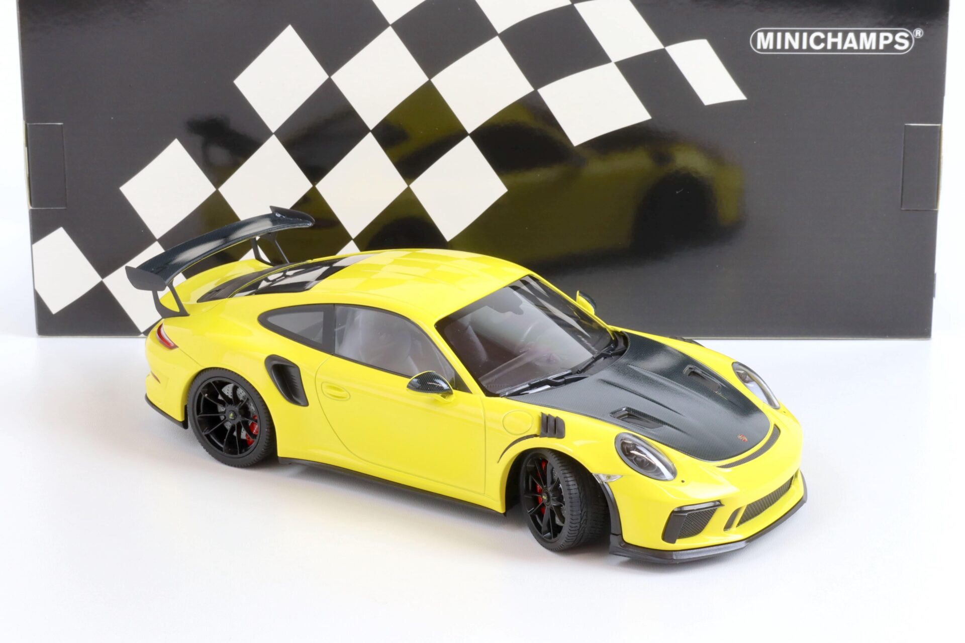 1:18 Minichamps Porsche 911 (991.2) GT3 RS Weissach Package yellow/ black wheel