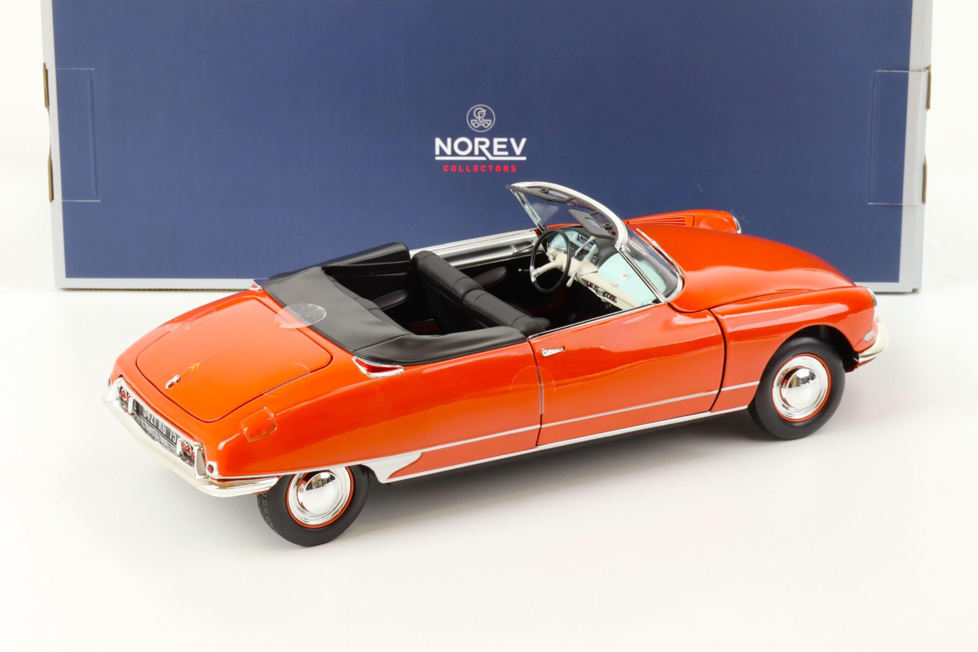 1:18 Norev Citroen DS 19 Cabriolet 1961 Corail red 181599