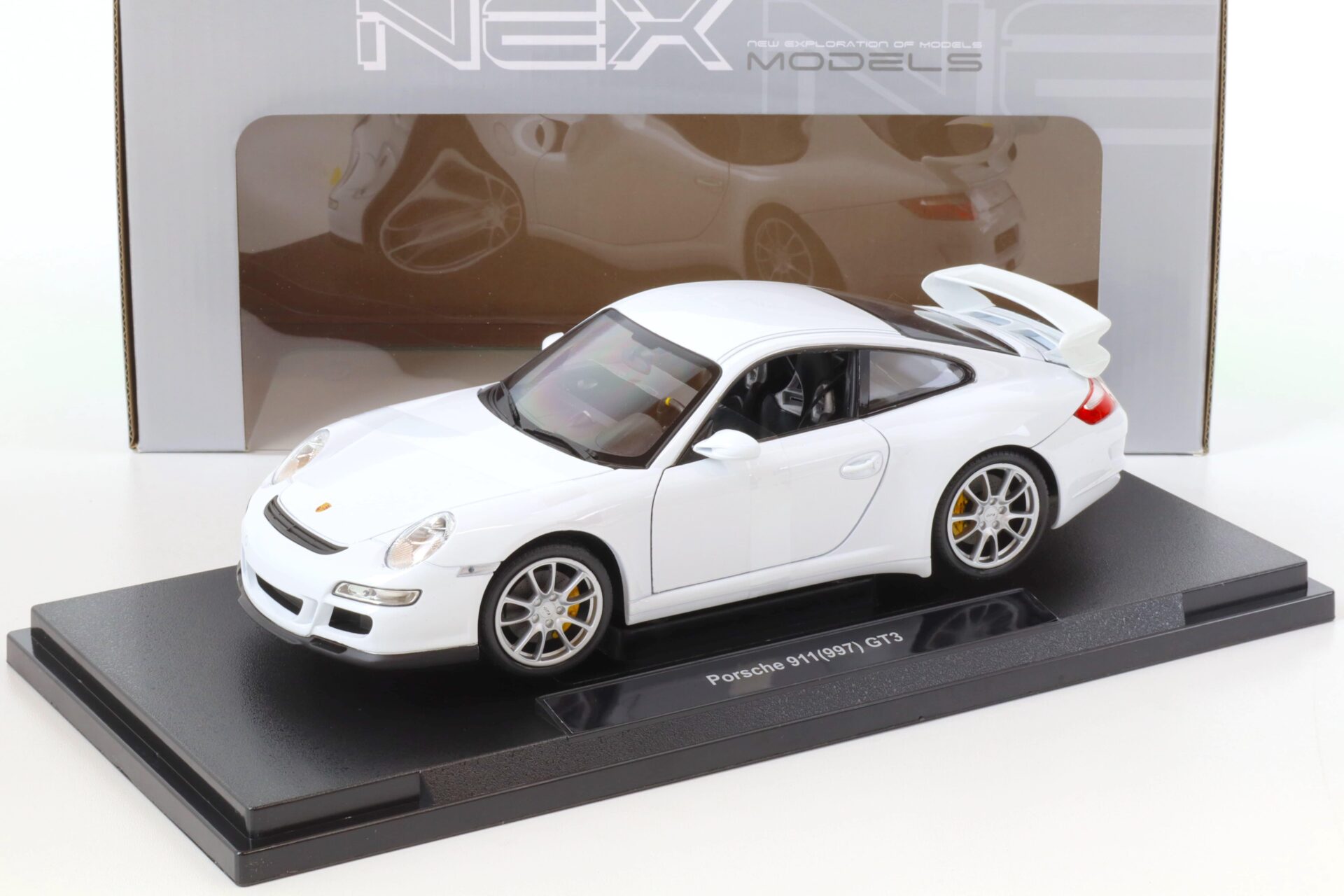 ID 68818 orig 1.jpg 1:18 Welly Porsche 911 (997) GT3 white