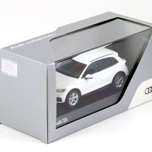 1:43 iScale Audi Q5 Ibis white 2017 DEALER VERSION