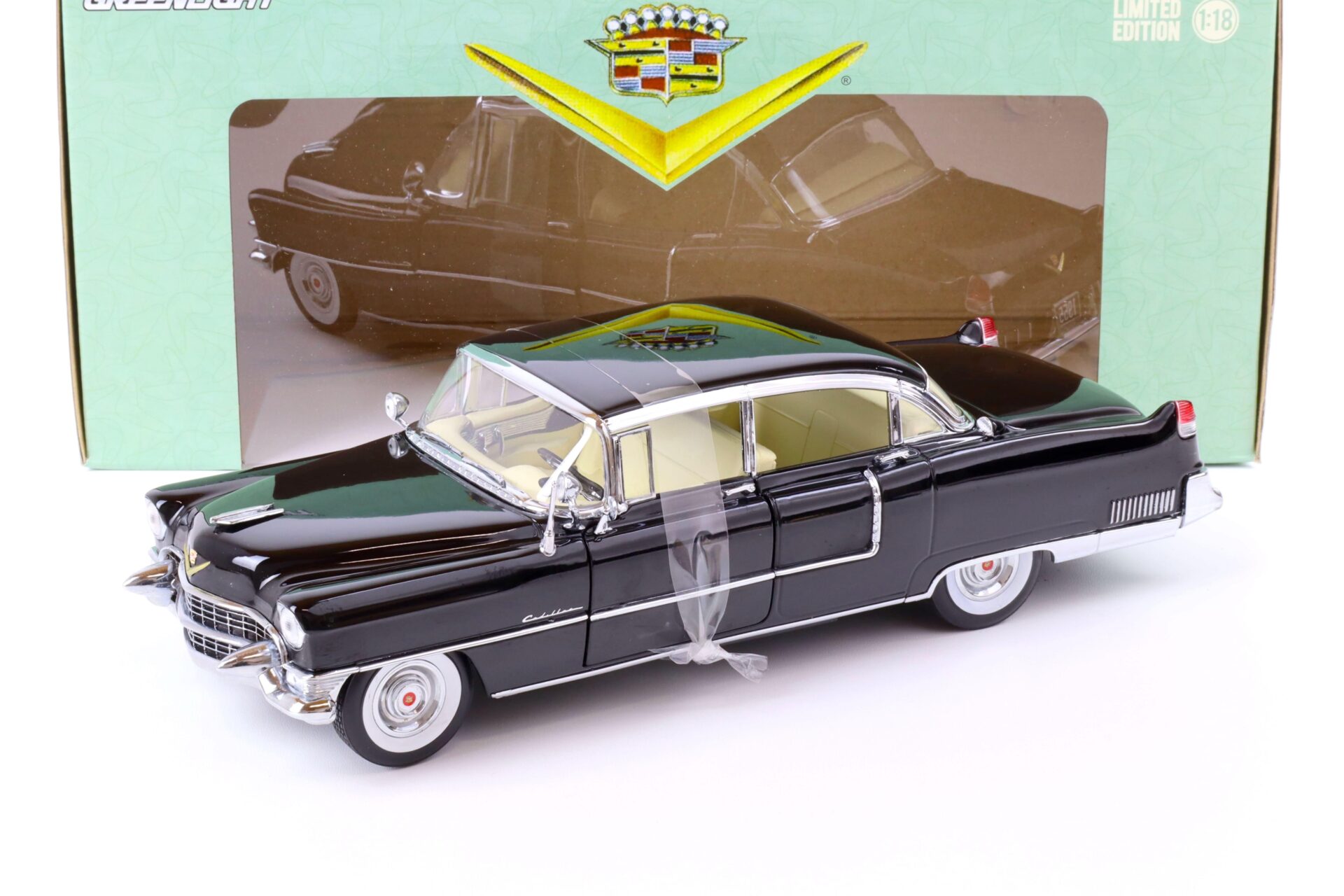 ID 69202 orig 1.jpg 1:18 Greenlight 1955 Cadillac Fleetwood Series 60 Special black