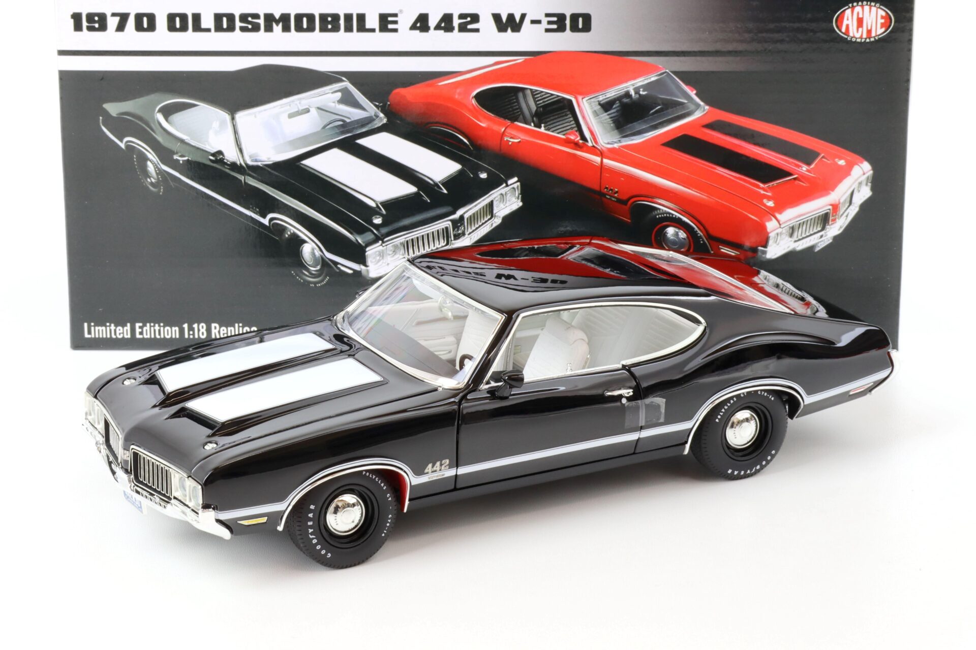 ID 69562 orig 1.jpg 1:18 ACME 1970 Oldsmobile 442 W-30 Coupe black/ white