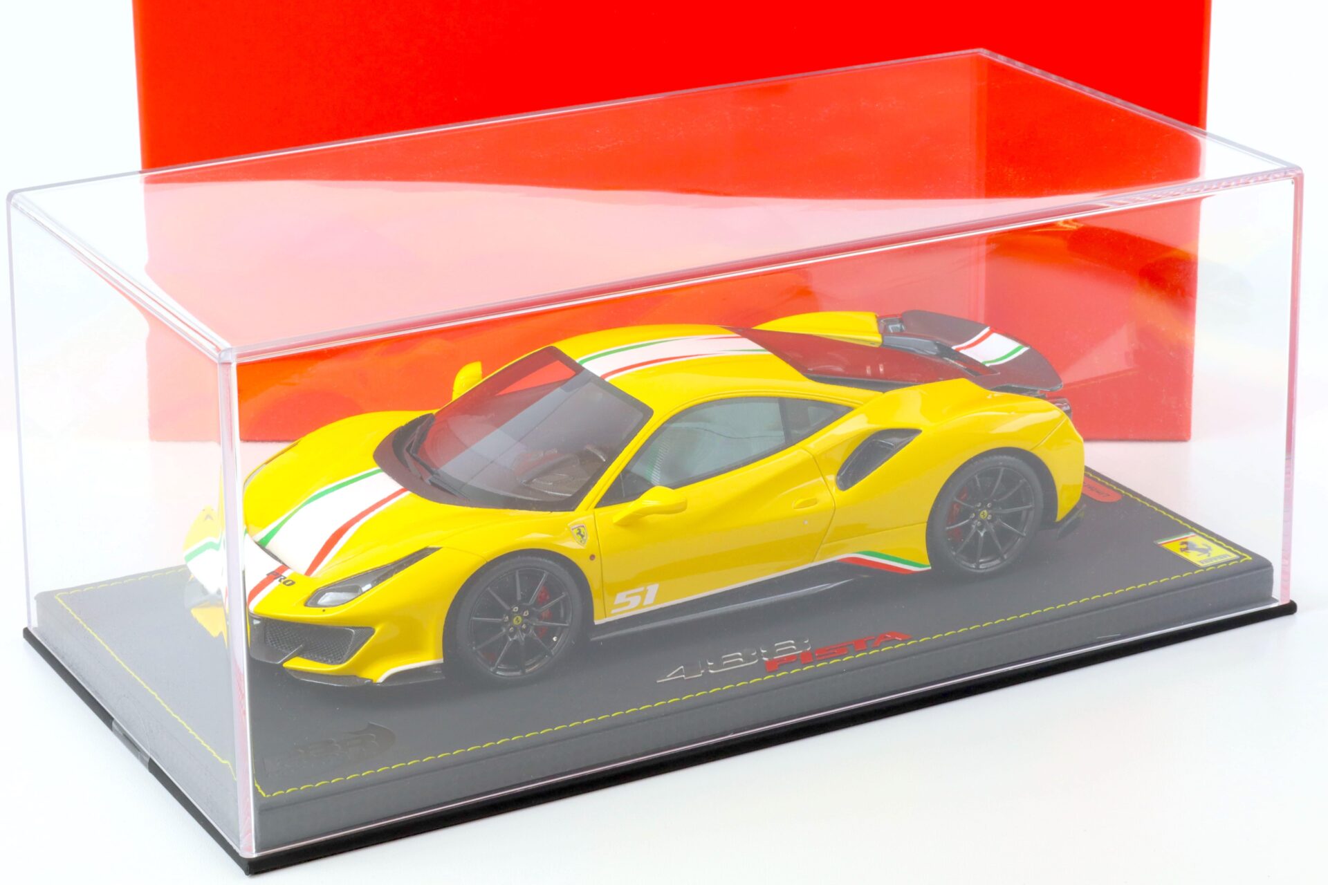ID 69735 orig 1.jpg 1:18 BBR Ferrari 488 Pista Piloti Ferrari Giallo Modena with display - Limited 168 pcs.