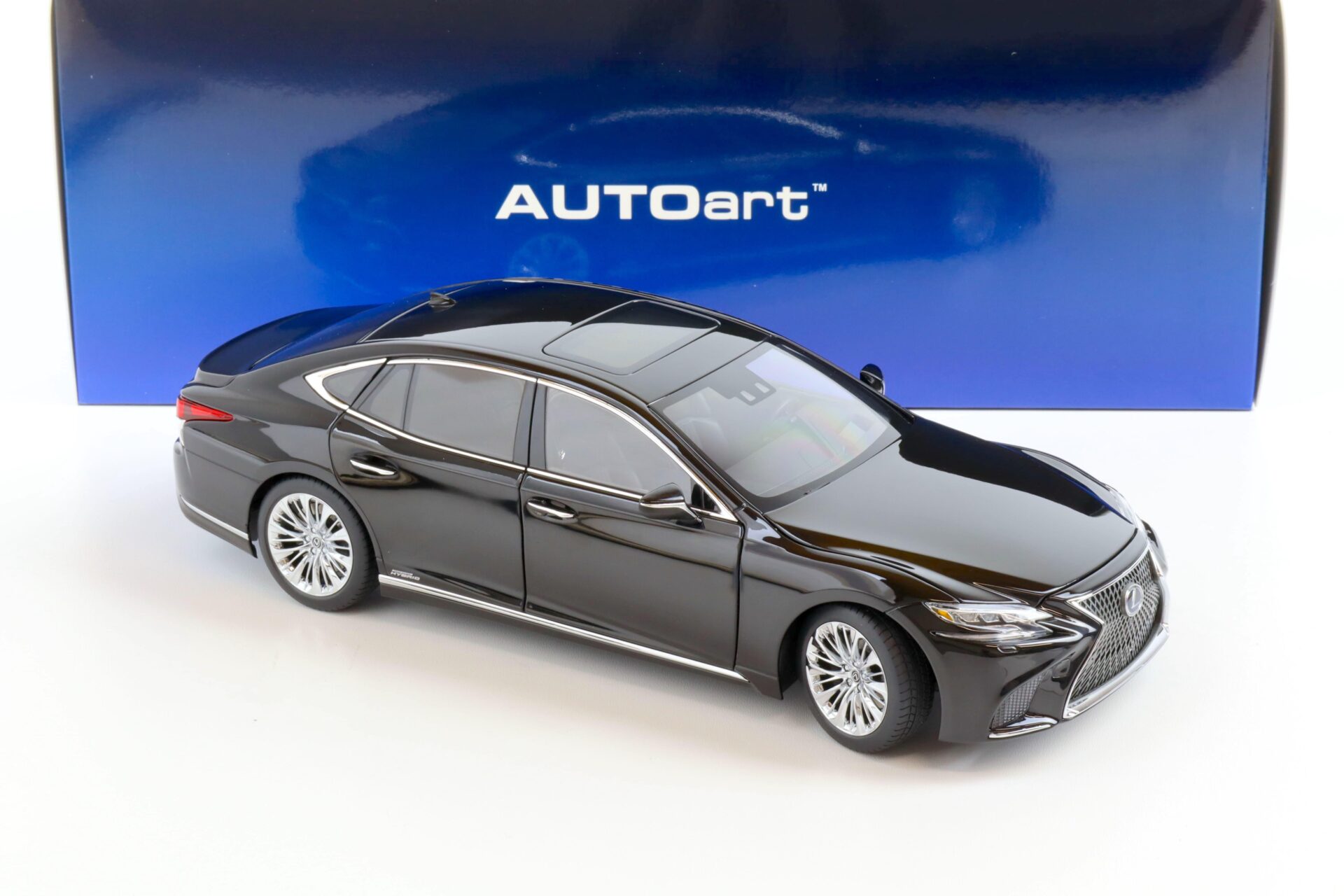 1:18 AUTOart Lexus LS 500h Limousine 2018 black/ black interior 78868