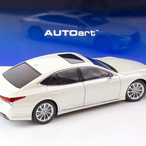 1:18 AUTOart Lexus LS 500h Sedan 2018 sonic white/ crimson& black 78866 - Image 5