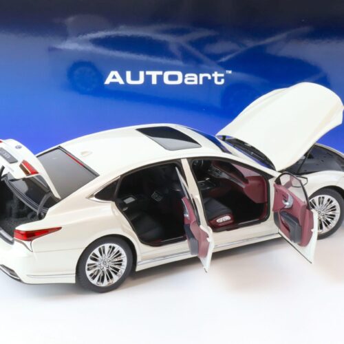 1:18 AUTOart Lexus LS 500h Sedan 2018 sonic white/ crimson& black 78866 - Image 4