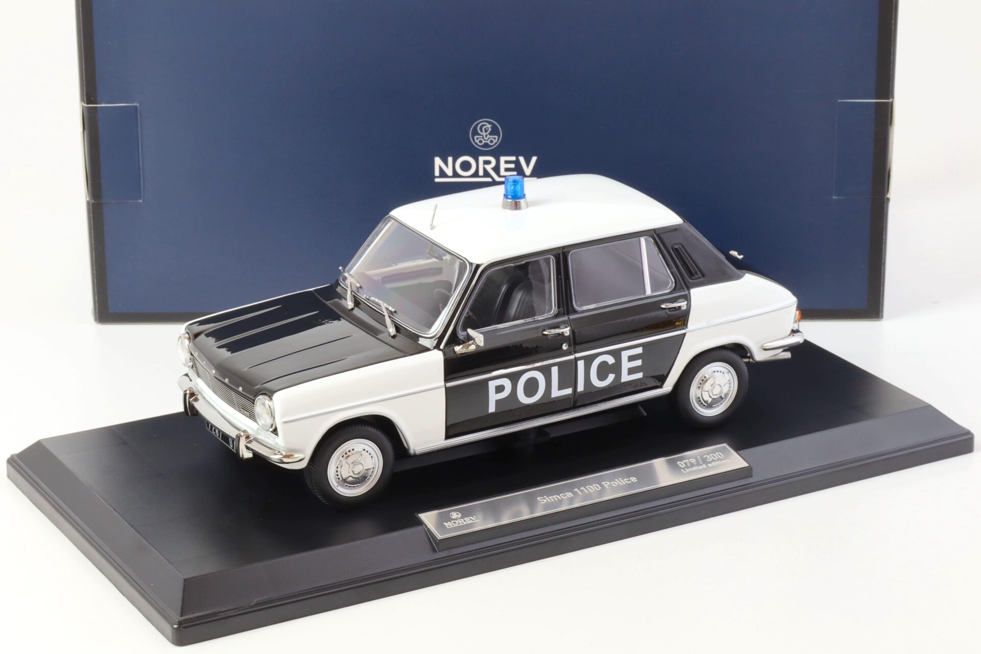 ID 69936 orig 1.jpg 1:18 Norev Simca 1100 Police 1968 black/ white 185753 - Limited 300 pcs.