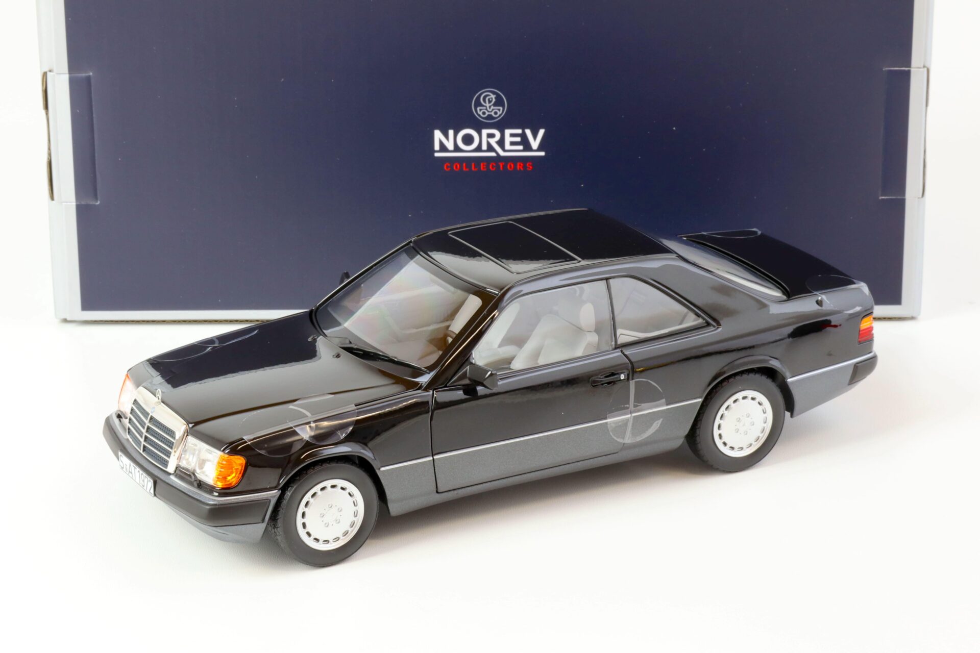 ID 69944 orig 1.jpg 1:18 Norev Mercedes 300 CE-24 Coupe 1990 black metallic - Limited 300 pcs.