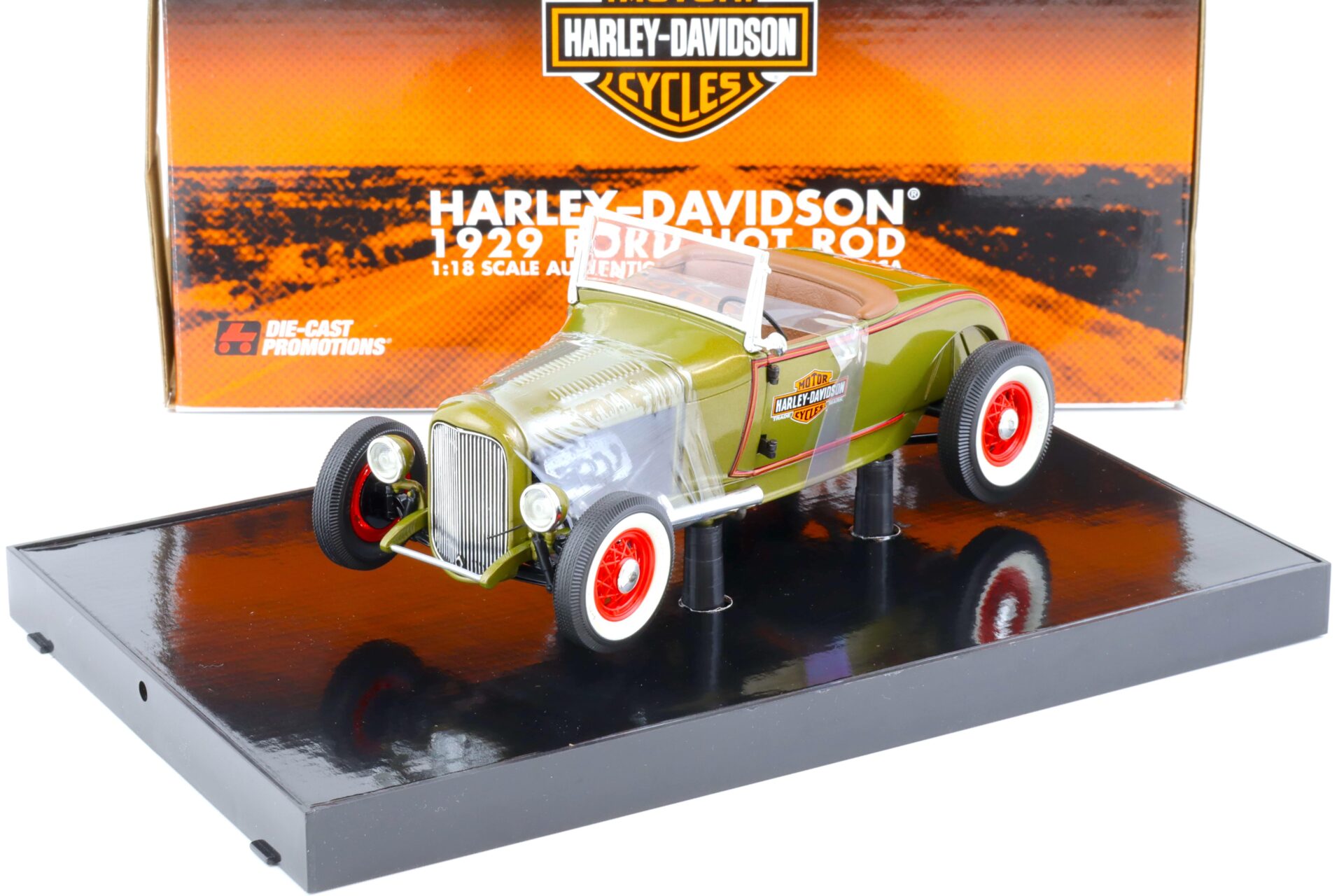 ID 70014 orig.jpg 1:18 Highway61 Ford Model A Hot Rod 1929 Harley Davidson green metallic 81045