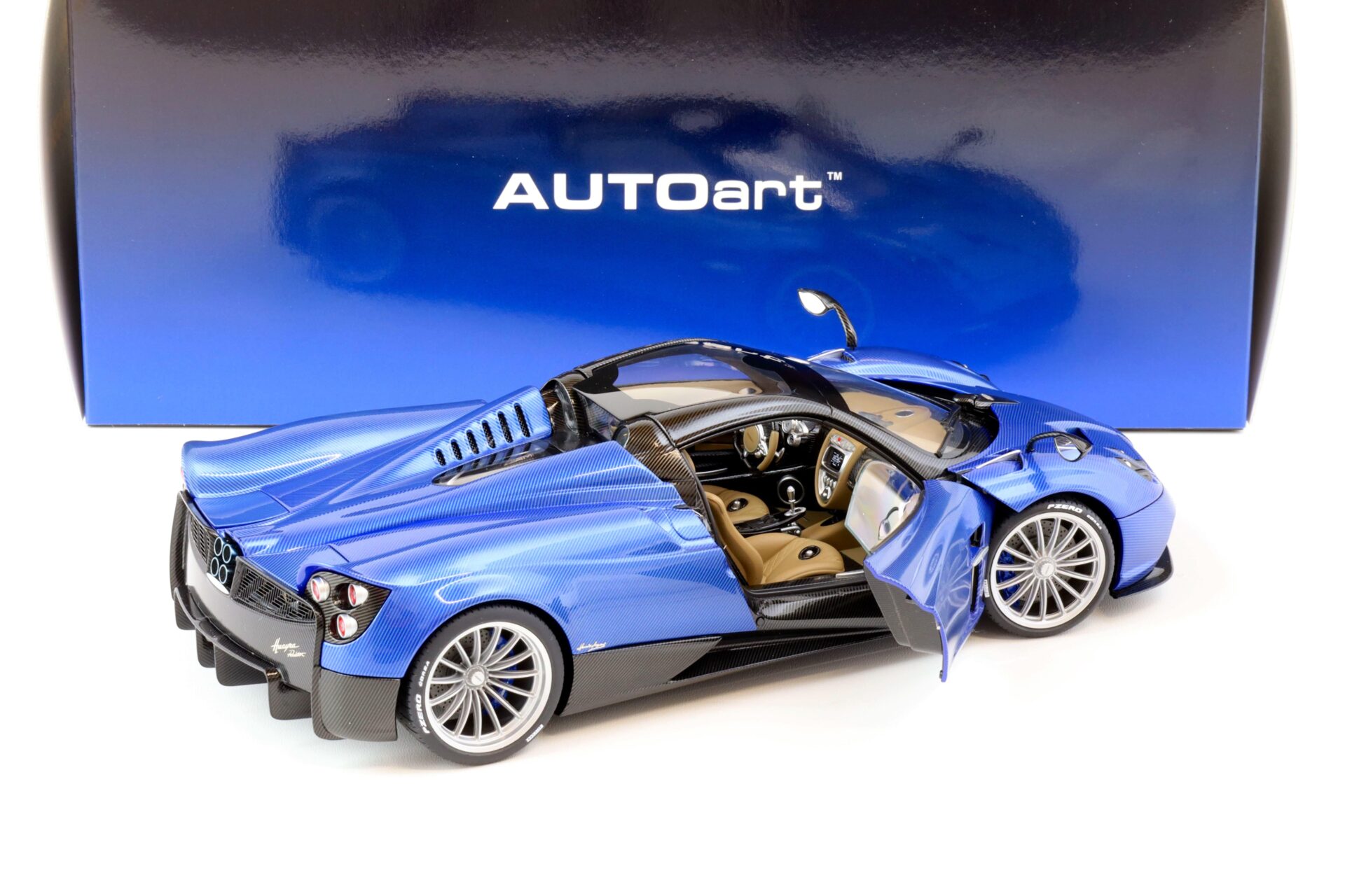 1:18 AUTOart Pagani Huayra Roadster Blu Tricolore Carbon Fiber blue 78286