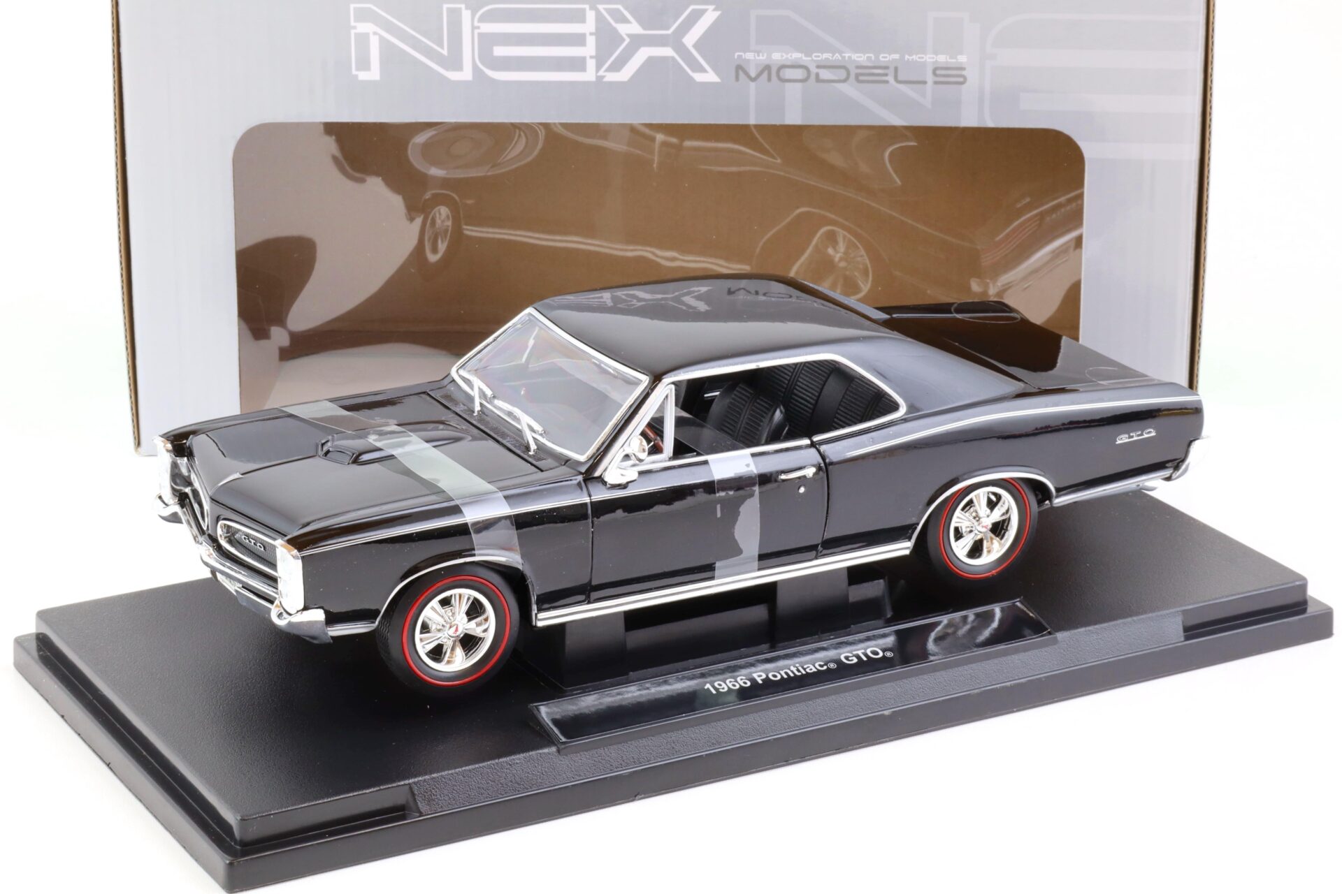 ID 70150 orig 1.jpg 1:18 Welly 1966 Pontiac GTO black