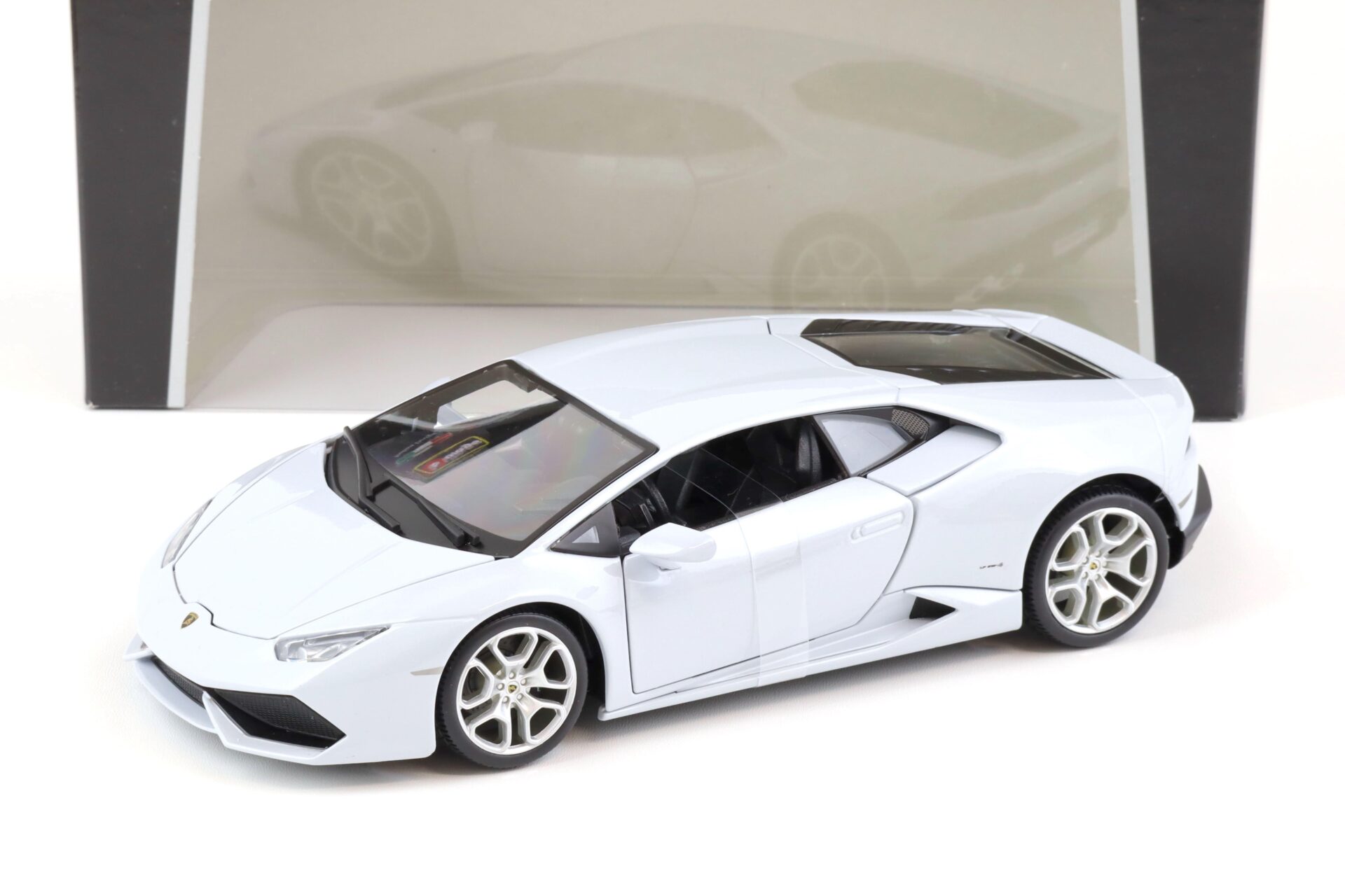 1:18 Bburago Lamborghini Huracan LP 610-4 white metallic