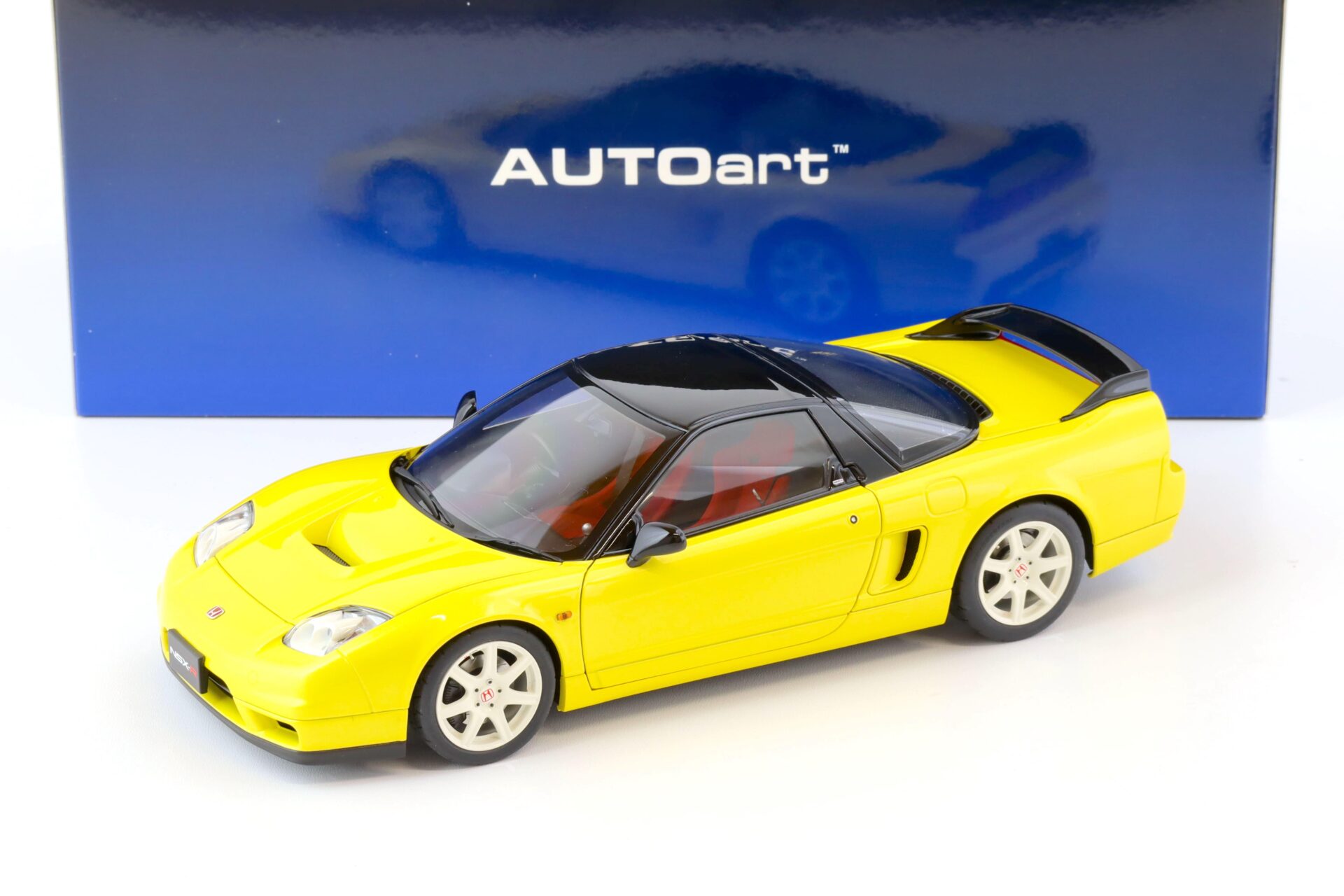 1:18 AUTOart Honda NSX-R (NA2) 2019 Indy yellow pearl 73214